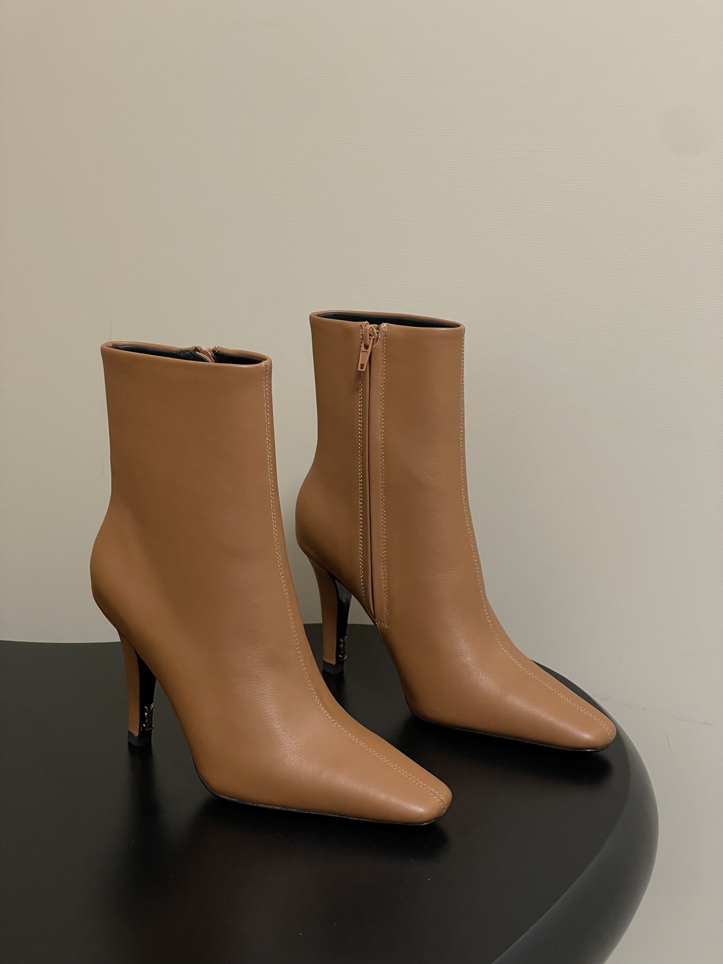 顶级品质 Saint Laurent fw25 new arrival~ YSL圣罗兰秋冬新款侧拉链高跟及踝靴锥形跟短靴 顶级品质 Saint Laurent fw25 new arrival~ YSL圣罗兰秋冬新款侧拉链高跟及踝靴锥形跟短靴