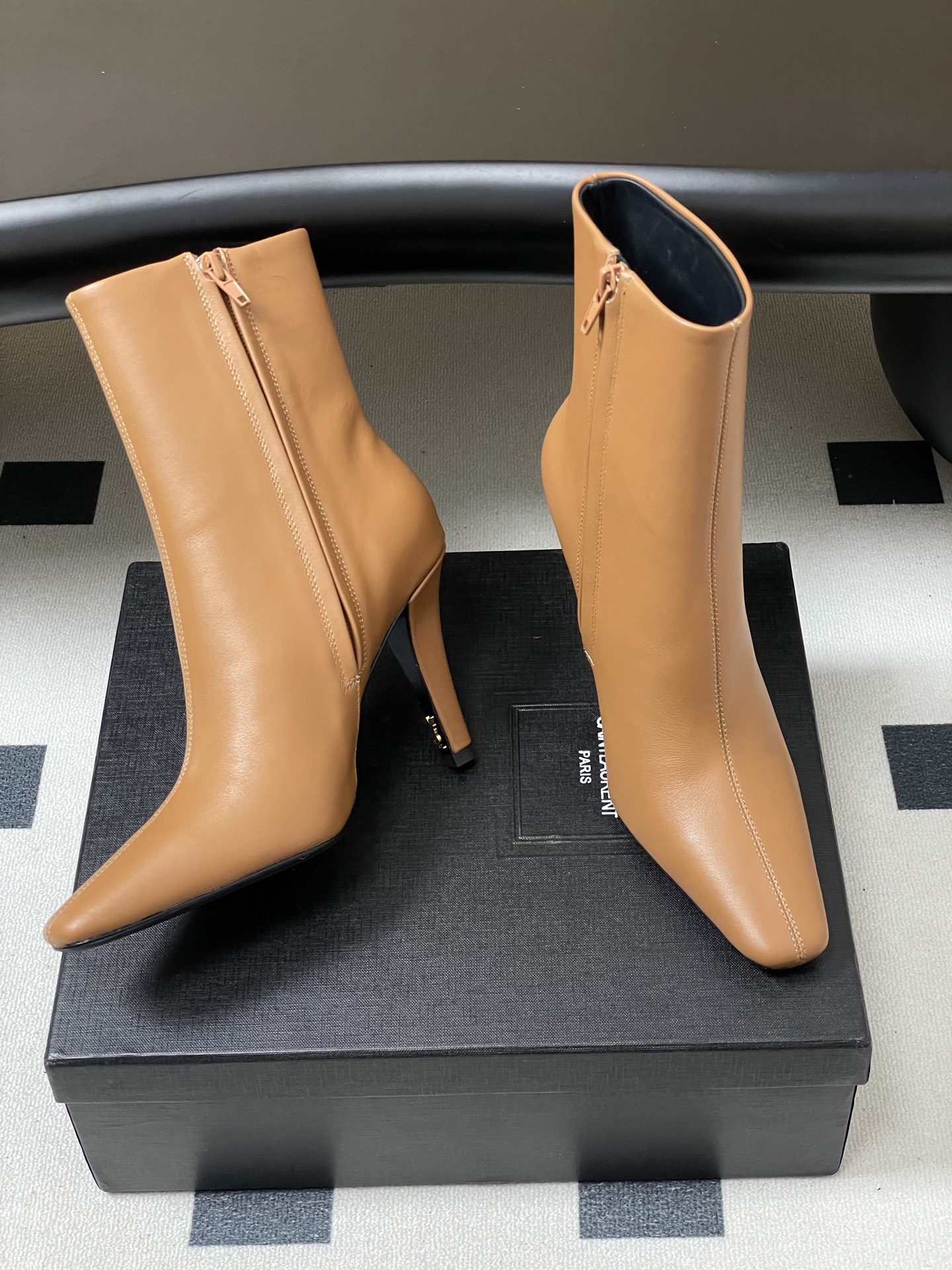 顶级品质 Saint Laurent fw25 new arrival~ YSL圣罗兰秋冬新款侧拉链高跟及踝靴锥形跟短靴 顶级品质 Saint Laurent fw25 new arrival~ YSL圣罗兰秋冬新款侧拉链高跟及踝靴锥形跟短靴