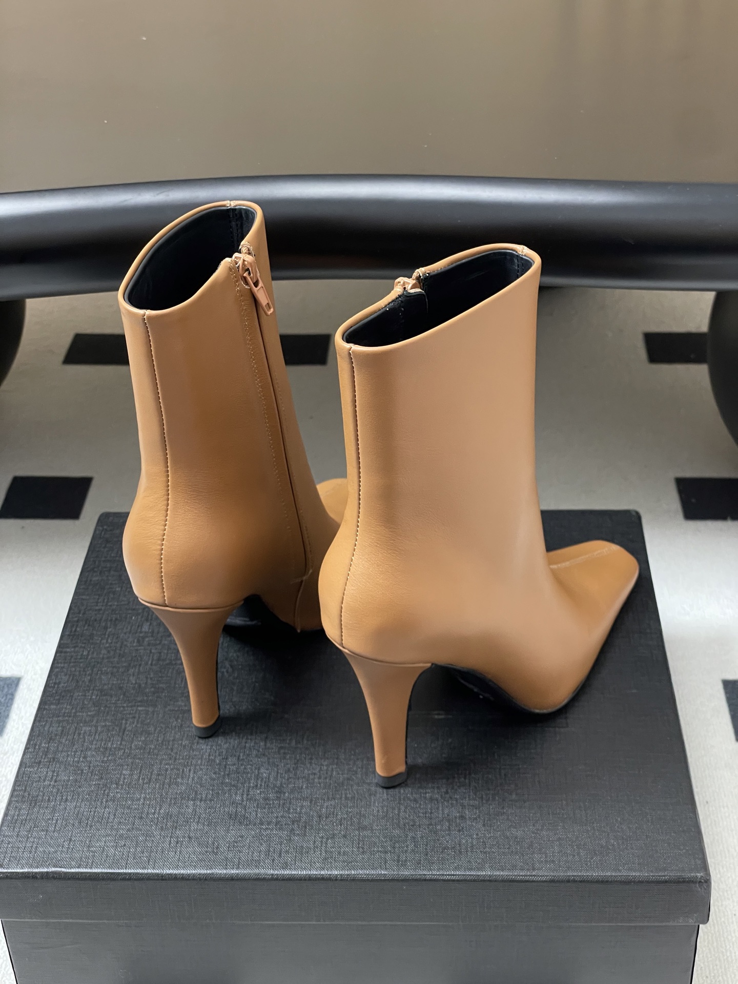 顶级品质 Saint Laurent fw25 new arrival~ YSL圣罗兰秋冬新款侧拉链高跟及踝靴锥形跟短靴 顶级品质 Saint Laurent fw25 new arrival~ YSL圣罗兰秋冬新款侧拉链高跟及踝靴锥形跟短靴