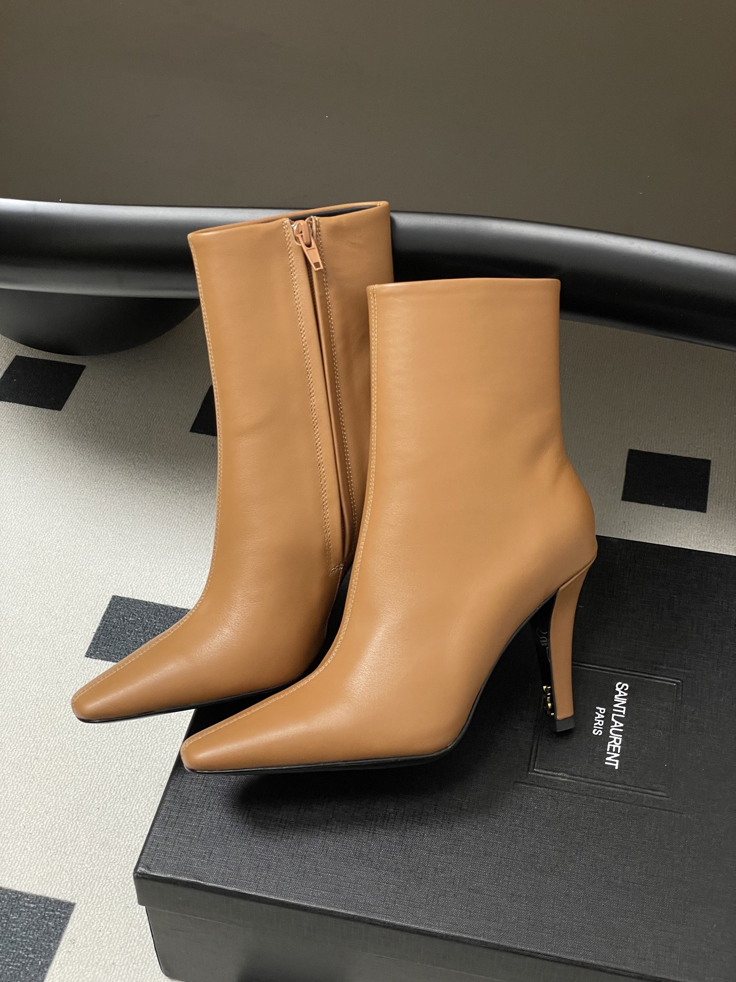 顶级品质 Saint Laurent fw25 new arrival~ YSL圣罗兰秋冬新款侧拉链高跟及踝靴锥形跟短靴 顶级品质 Saint Laurent fw25 new arrival~ YSL圣罗兰秋冬新款侧拉链高跟及踝靴锥形跟短靴