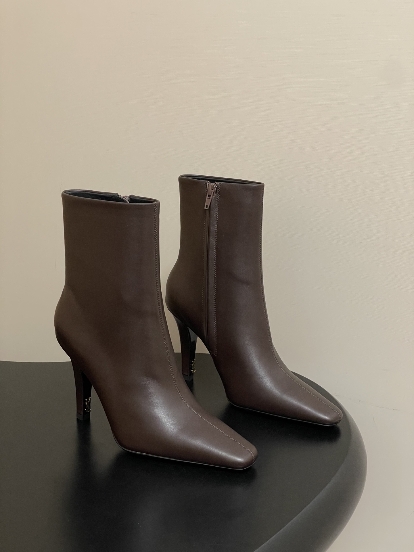 顶级品质 Saint Laurent fw25 new arrival~ YSL圣罗兰秋冬新款侧拉链高跟及踝靴锥形跟短靴 顶级品质 Saint Laurent fw25 new arrival~ YSL圣罗兰秋冬新款侧拉链高跟及踝靴锥形跟短靴