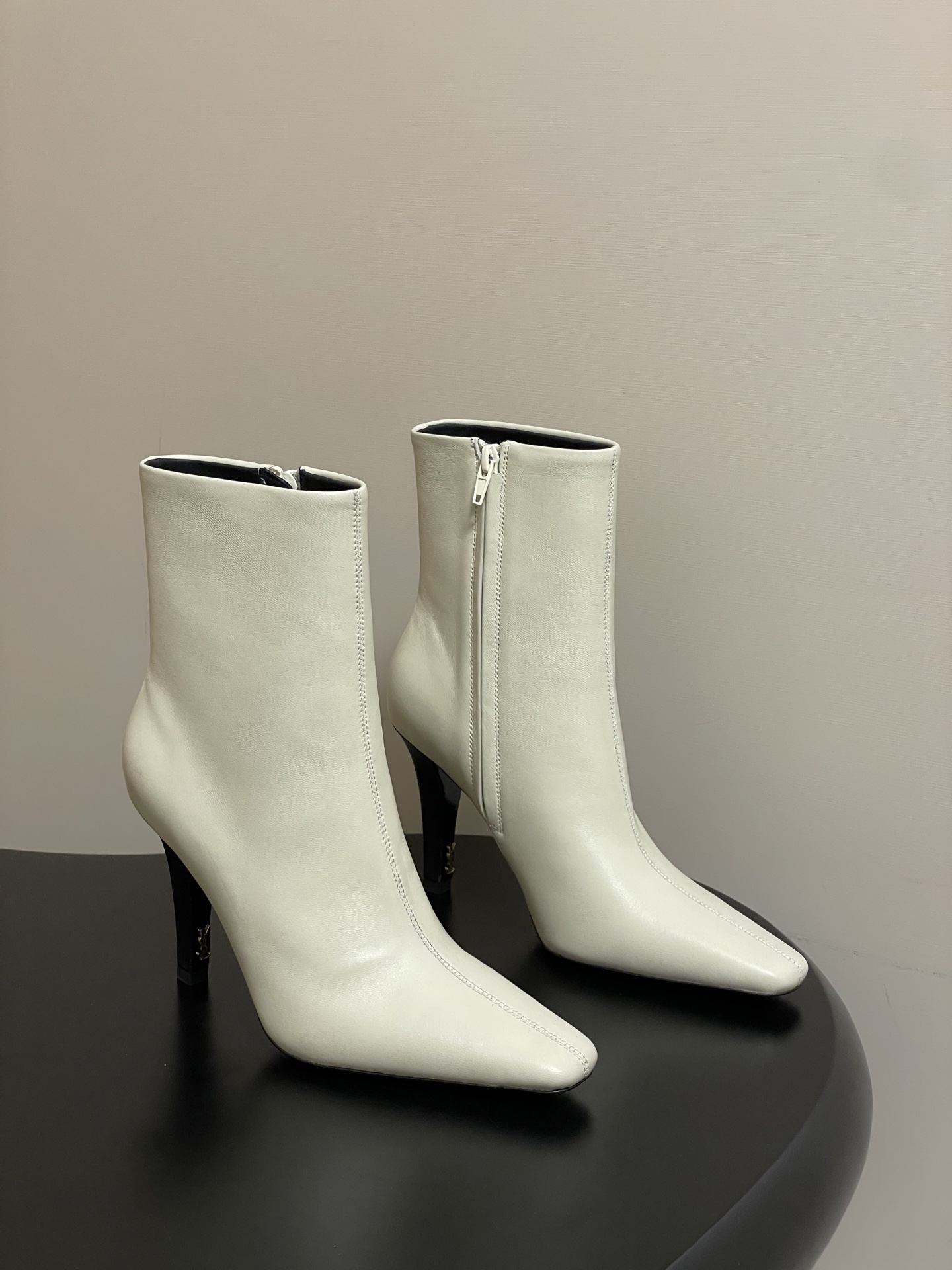 顶级品质 Saint Laurent fw25 new arrival~ YSL圣罗兰秋冬新款侧拉链高跟及踝靴锥形跟短靴 顶级品质 Saint Laurent fw25 new arrival~ YSL圣罗兰秋冬新款侧拉链高跟及踝靴锥形跟短靴