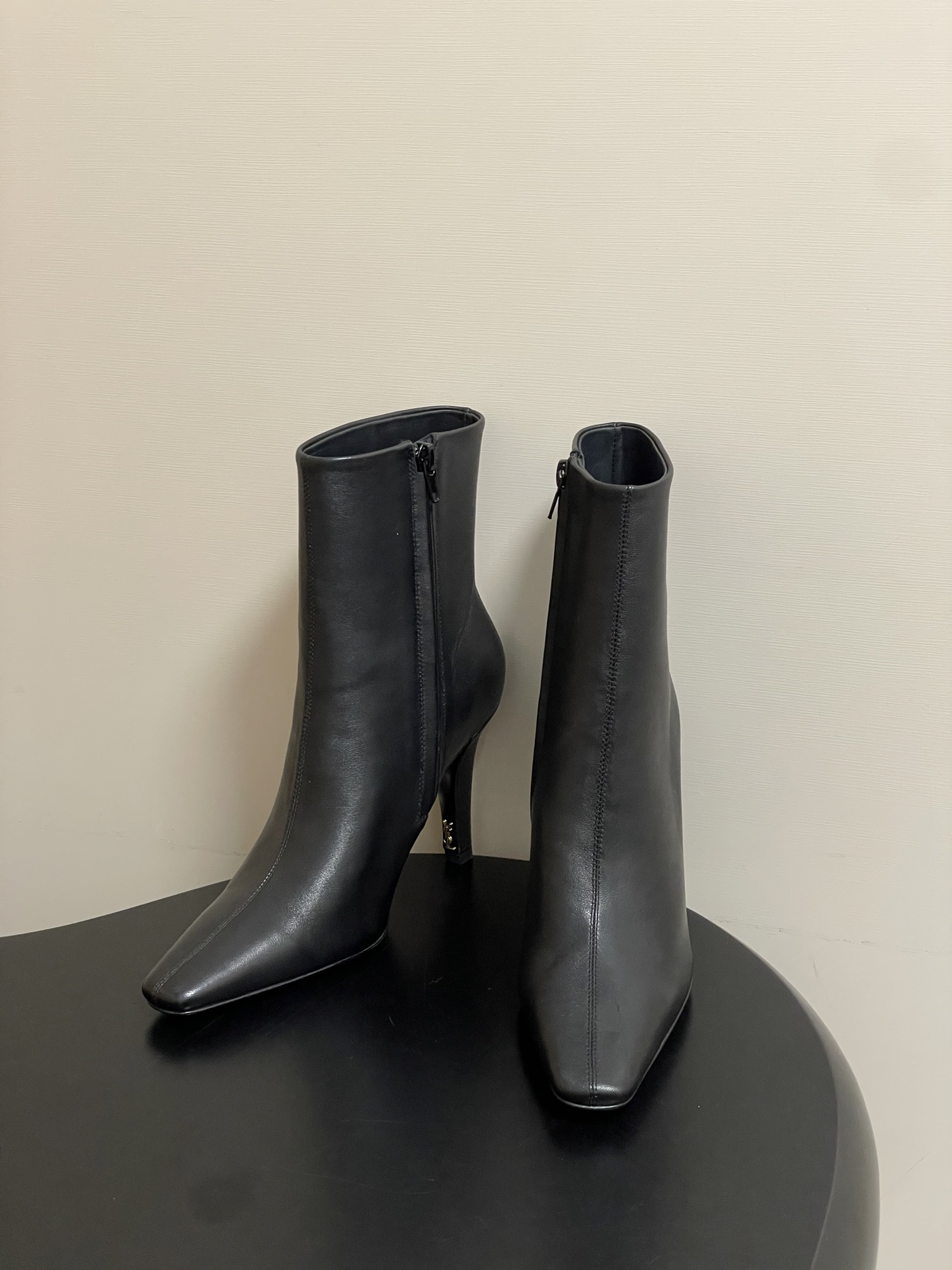 顶级品质 Saint Laurent fw25 new arrival~ YSL圣罗兰秋冬新款侧拉链高跟及踝靴锥形跟短靴 顶级品质 Saint Laurent fw25 new arrival~ YSL圣罗兰秋冬新款侧拉链高跟及踝靴锥形跟短靴