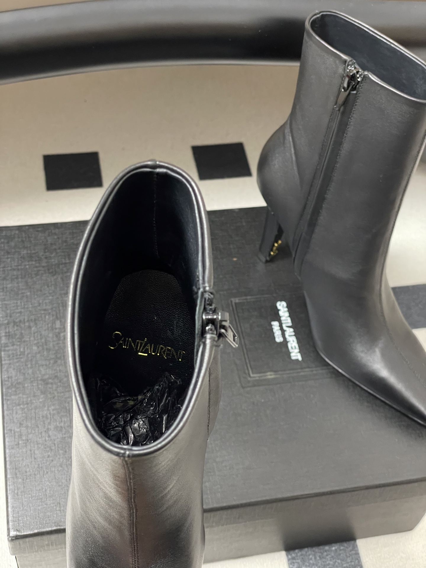 顶级品质 Saint Laurent fw25 new arrival~ YSL圣罗兰秋冬新款侧拉链高跟及踝靴锥形跟短靴 顶级品质 Saint Laurent fw25 new arrival~ YSL圣罗兰秋冬新款侧拉链高跟及踝靴锥形跟短靴