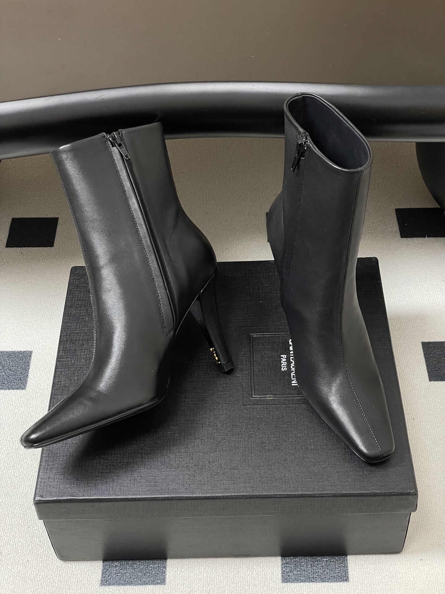 顶级品质 Saint Laurent fw25 new arrival~ YSL圣罗兰秋冬新款侧拉链高跟及踝靴锥形跟短靴 顶级品质 Saint Laurent fw25 new arrival~ YSL圣罗兰秋冬新款侧拉链高跟及踝靴锥形跟短靴