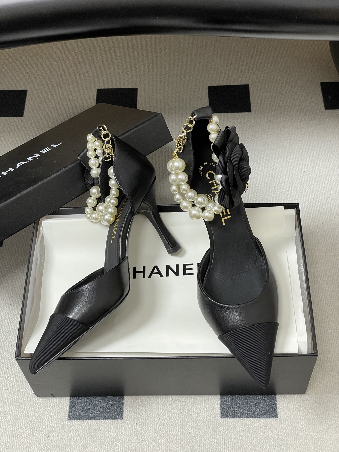 -2026春夏新款 Chanel小香26C 尖头脚环大珍珠凉鞋双C扣山茶花平底玛丽珍经典双拼色中空高跟鞋