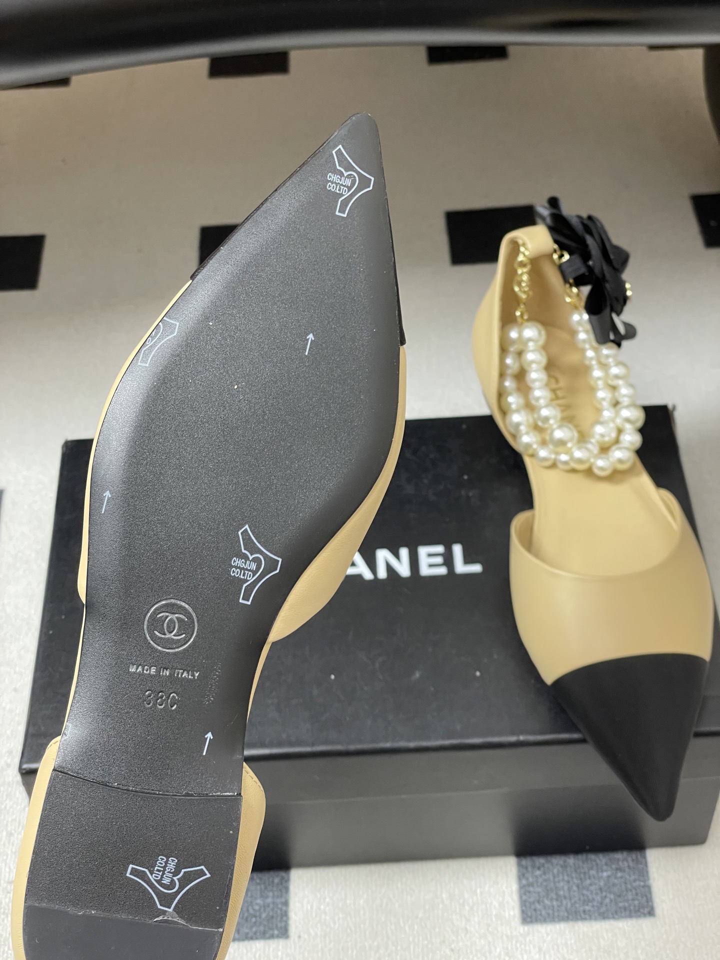 -2026春夏新款 Chanel小香26C 尖头脚环大珍珠凉鞋双C扣山茶花平底玛丽珍经典双拼色中空单鞋这