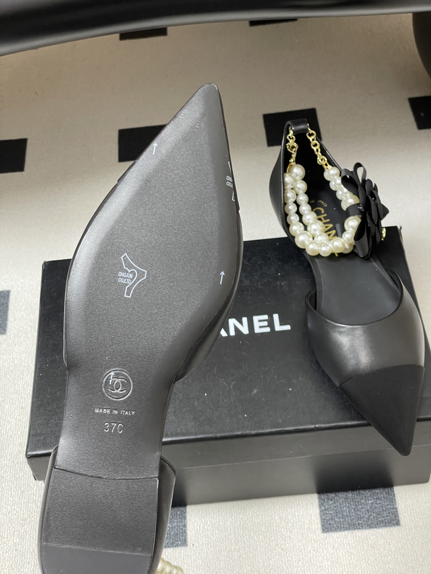 -2026春夏新款 Chanel小香26C 尖头脚环大珍珠凉鞋双C扣山茶花平底玛丽珍经典双拼色中空单鞋这