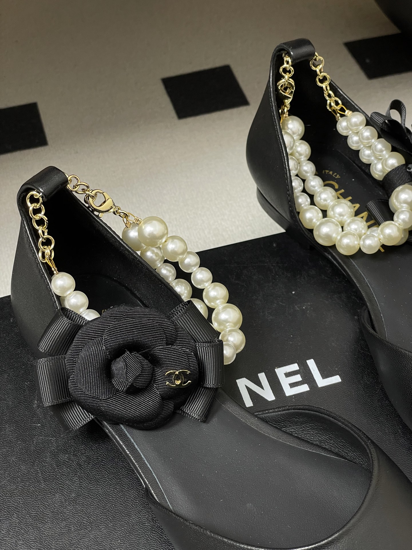 -2026春夏新款 Chanel小香26C 尖头脚环大珍珠凉鞋双C扣山茶花平底玛丽珍经典双拼色中空单鞋这