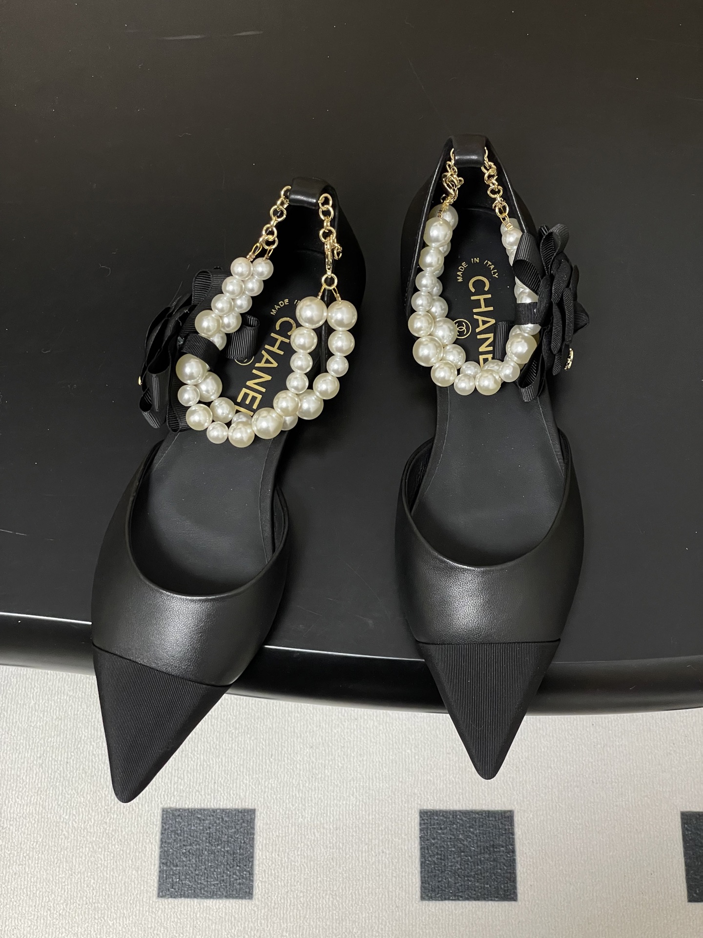 -2026春夏新款 Chanel小香26C 尖头脚环大珍珠凉鞋双C扣山茶花平底玛丽珍经典双拼色中空单鞋这