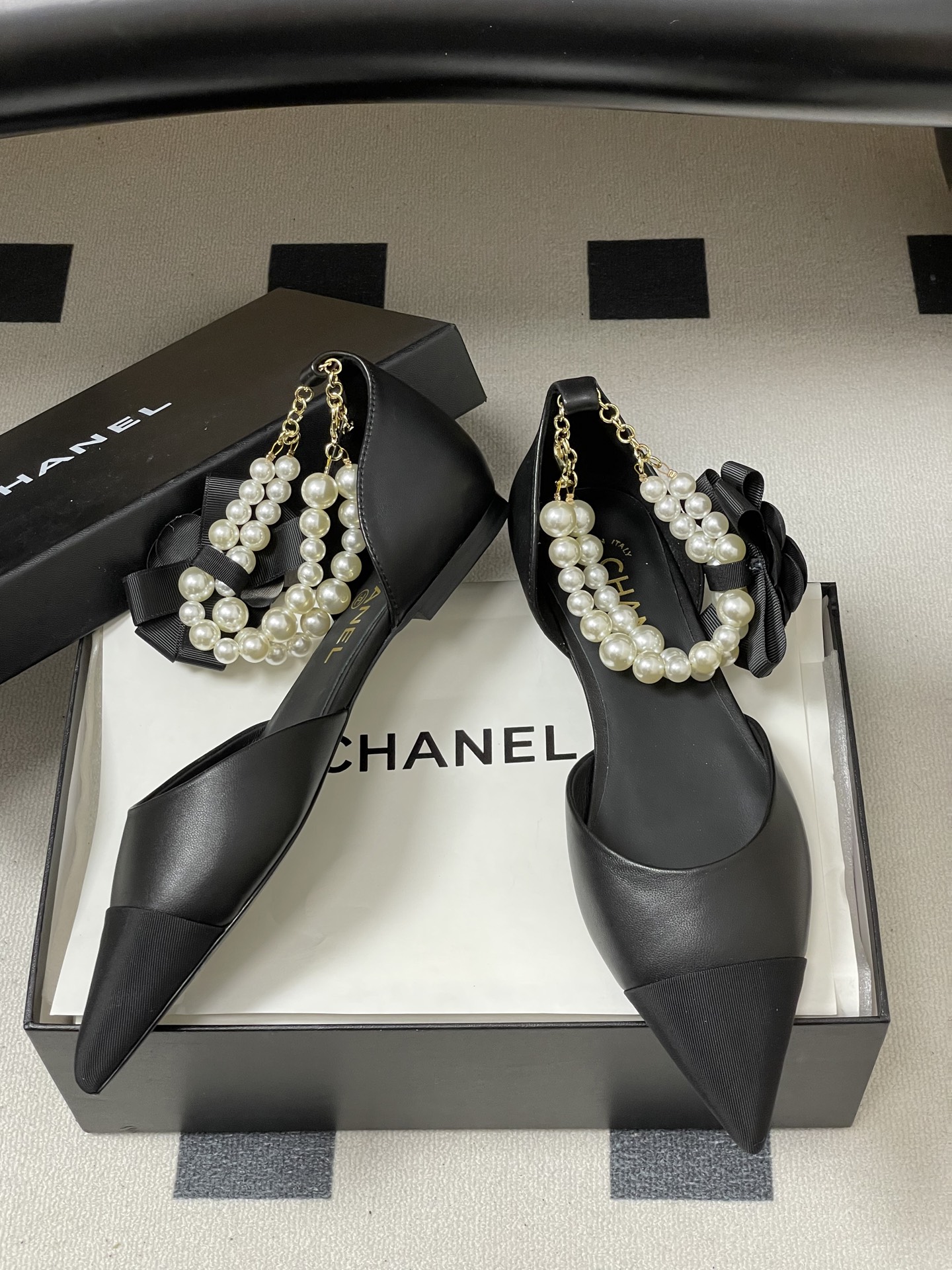 -2026春夏新款 Chanel小香26C 尖头脚环大珍珠凉鞋双C扣山茶花平底玛丽珍经典双拼色中空单鞋这