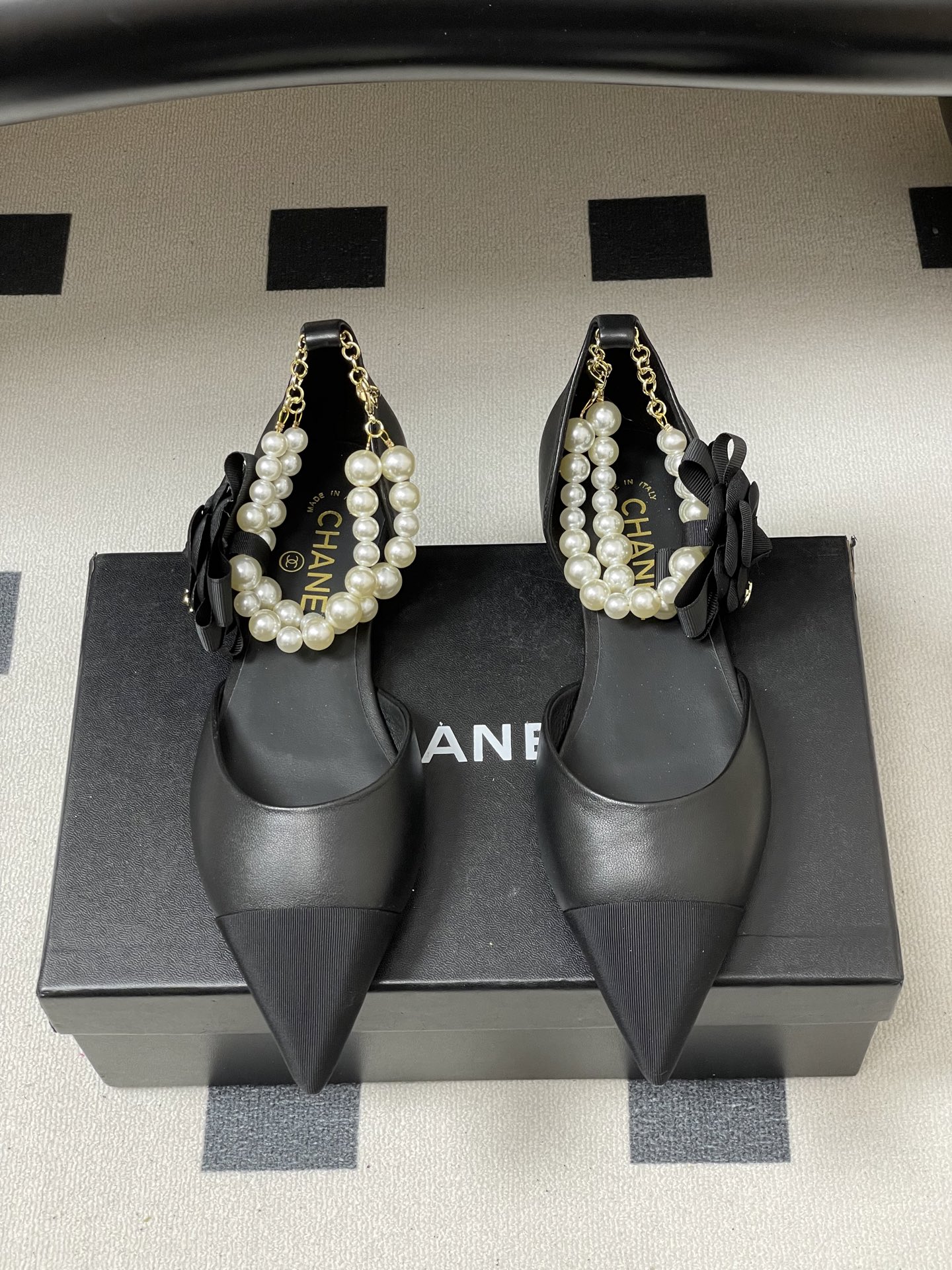 -2026春夏新款 Chanel小香26C 尖头脚环大珍珠凉鞋双C扣山茶花平底玛丽珍经典双拼色中空单鞋这
