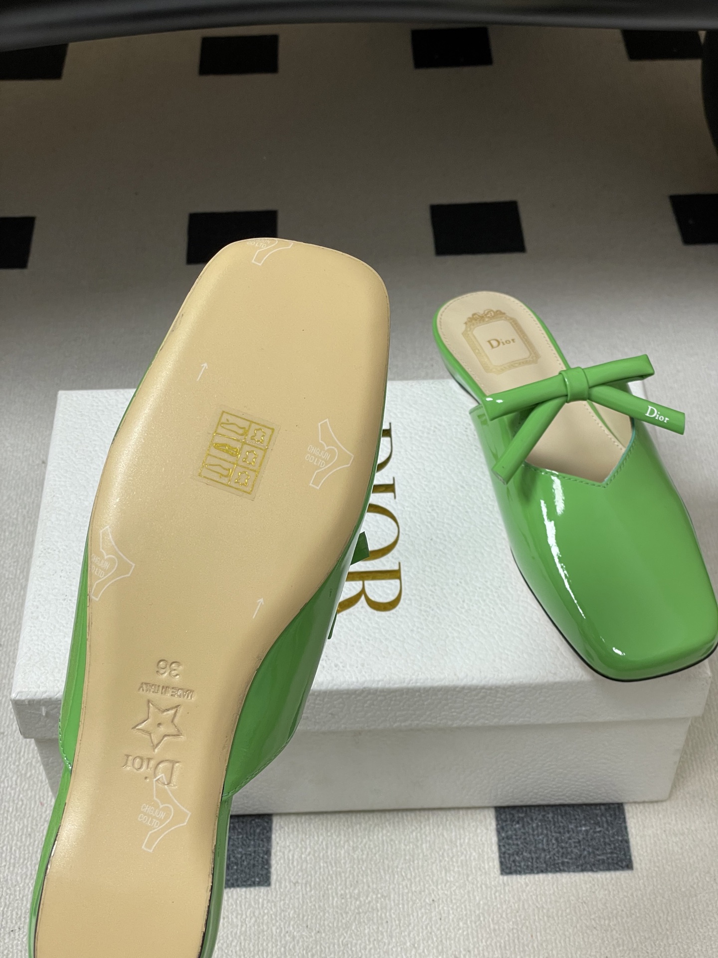 Dior 26ss春夏新款Dior迪奥最新走秀款CD字母半拖鞋蝴蝶结平底 风包头穆勒凉拖鞋