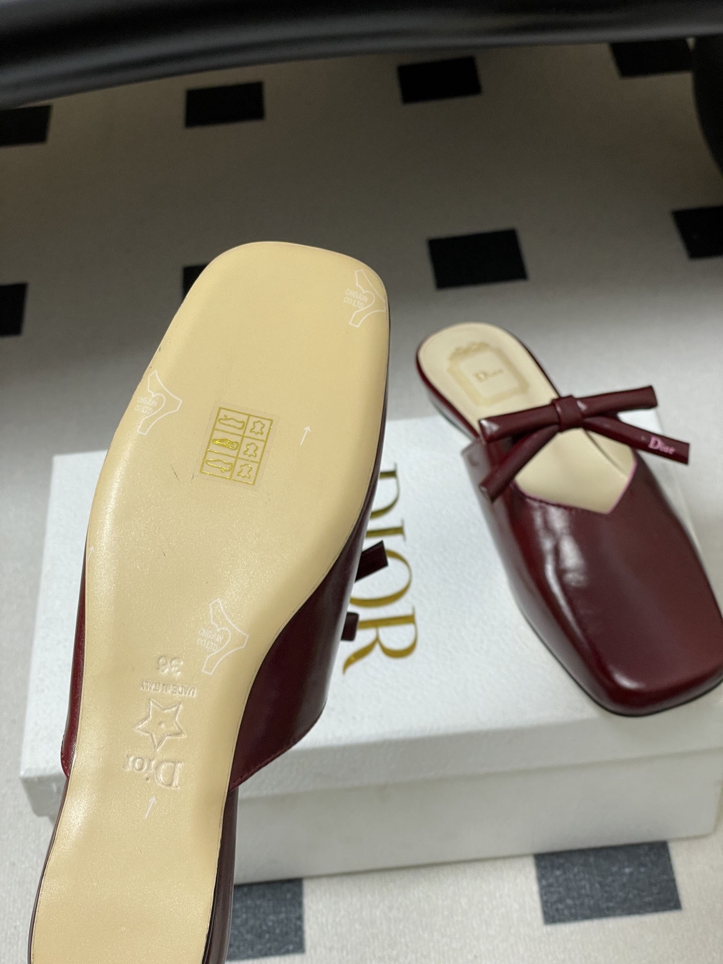 Dior 26ss春夏新款Dior迪奥最新走秀款CD字母半拖鞋蝴蝶结平底 风包头穆勒凉拖鞋