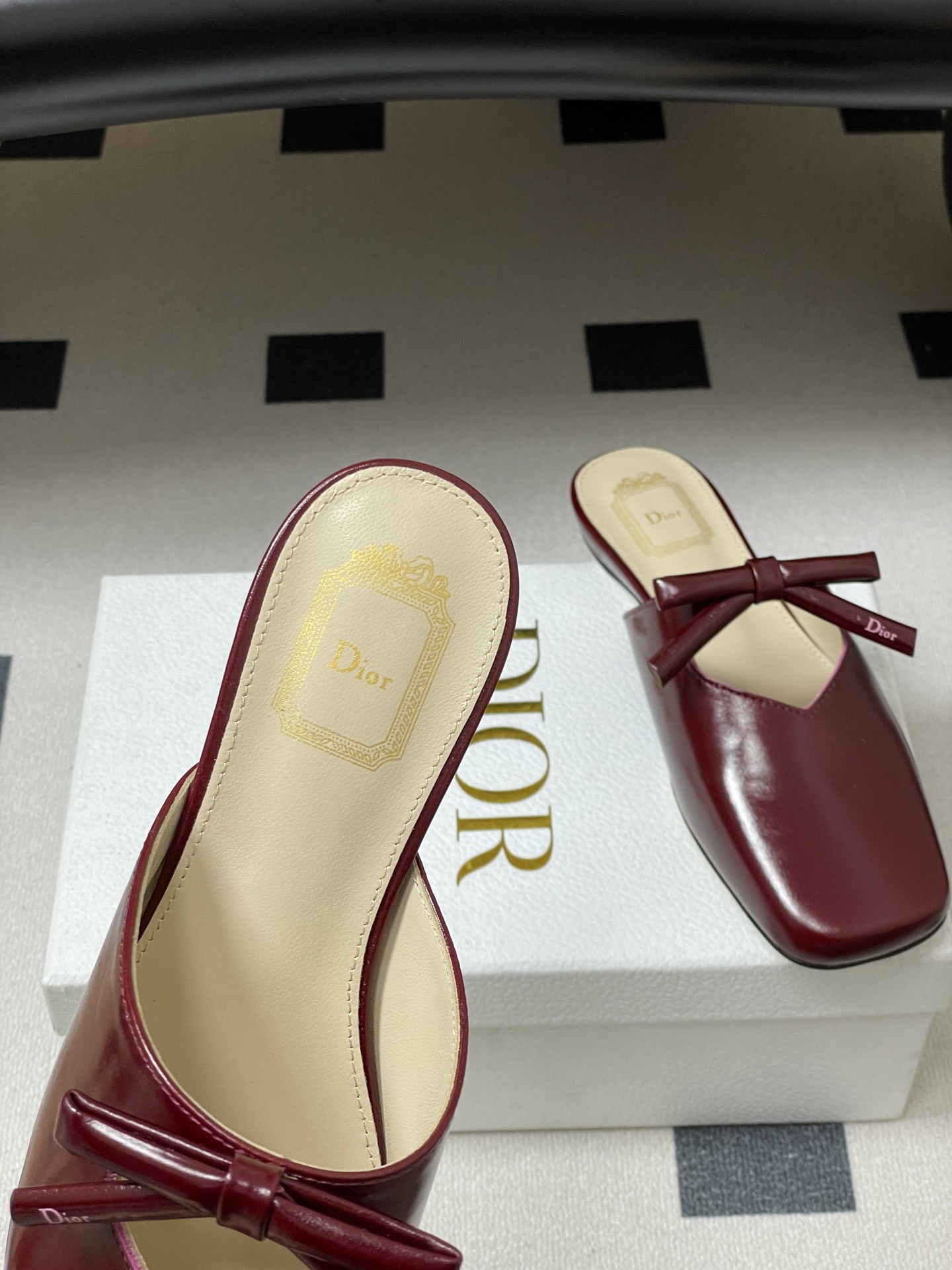 Dior 26ss春夏新款Dior迪奥最新走秀款CD字母半拖鞋蝴蝶结平底 风包头穆勒凉拖鞋