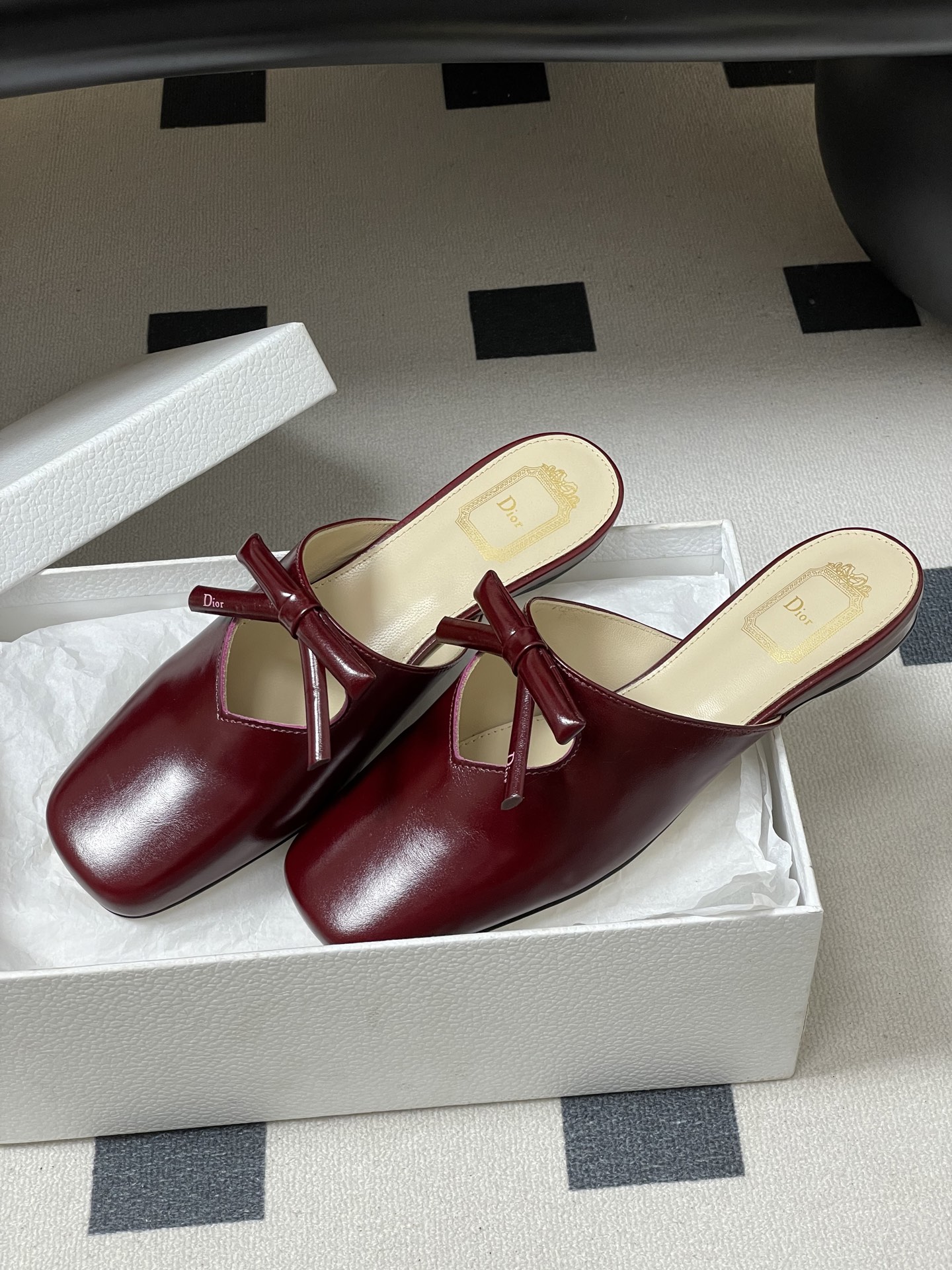 Dior 26ss春夏新款Dior迪奥最新走秀款CD字母半拖鞋蝴蝶结平底 风包头穆勒凉拖鞋