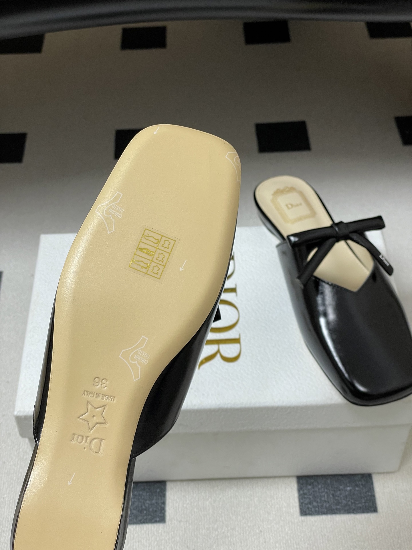 Dior 26ss春夏新款Dior迪奥最新走秀款CD字母半拖鞋蝴蝶结平底 风包头穆勒凉拖鞋