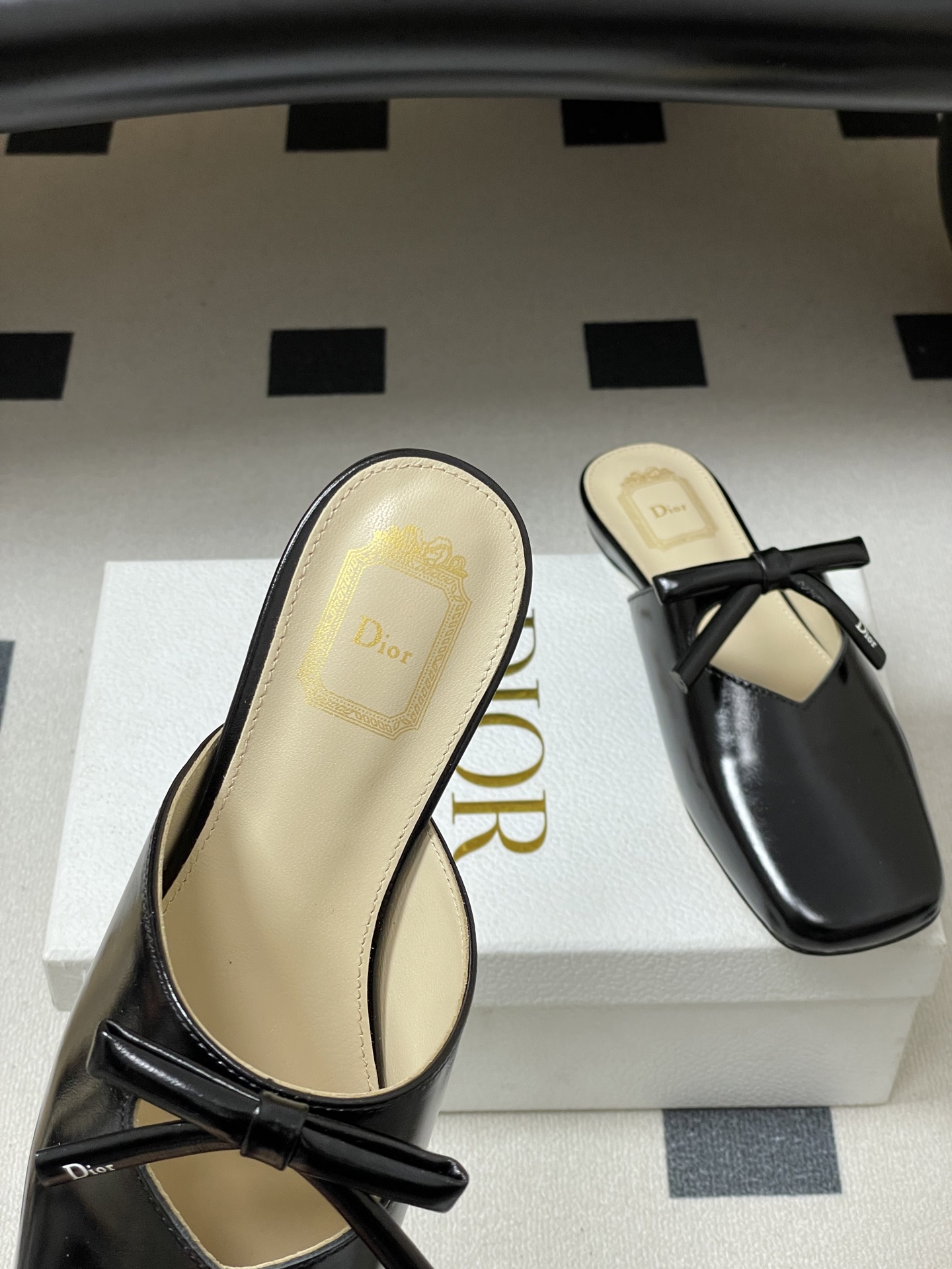 Dior 26ss春夏新款Dior迪奥最新走秀款CD字母半拖鞋蝴蝶结平底 风包头穆勒凉拖鞋