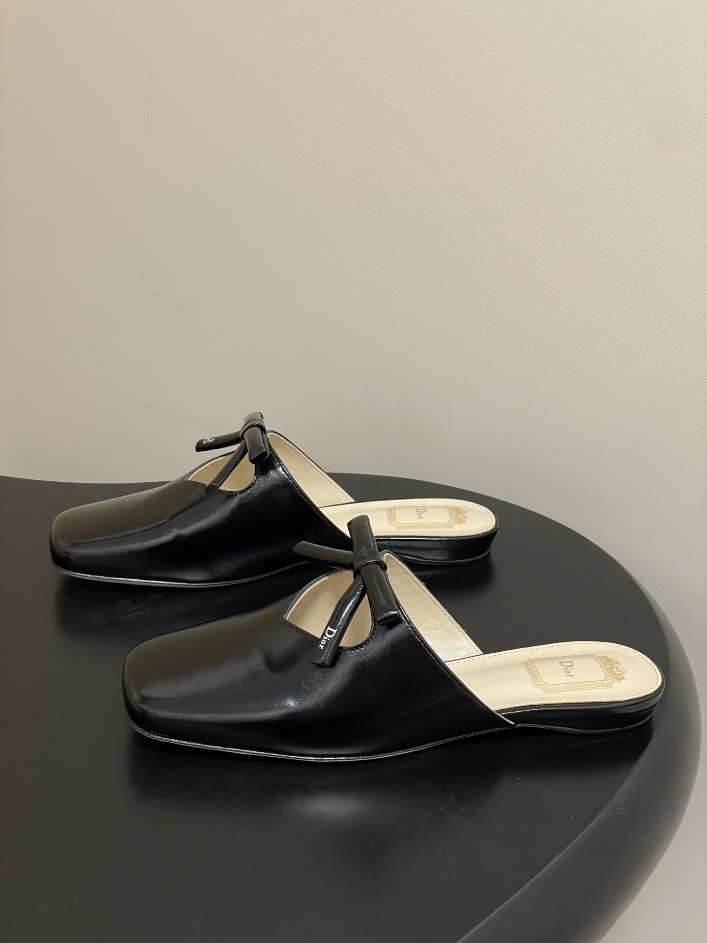 Dior 26ss春夏新款Dior迪奥最新走秀款CD字母半拖鞋蝴蝶结平底 风包头穆勒凉拖鞋