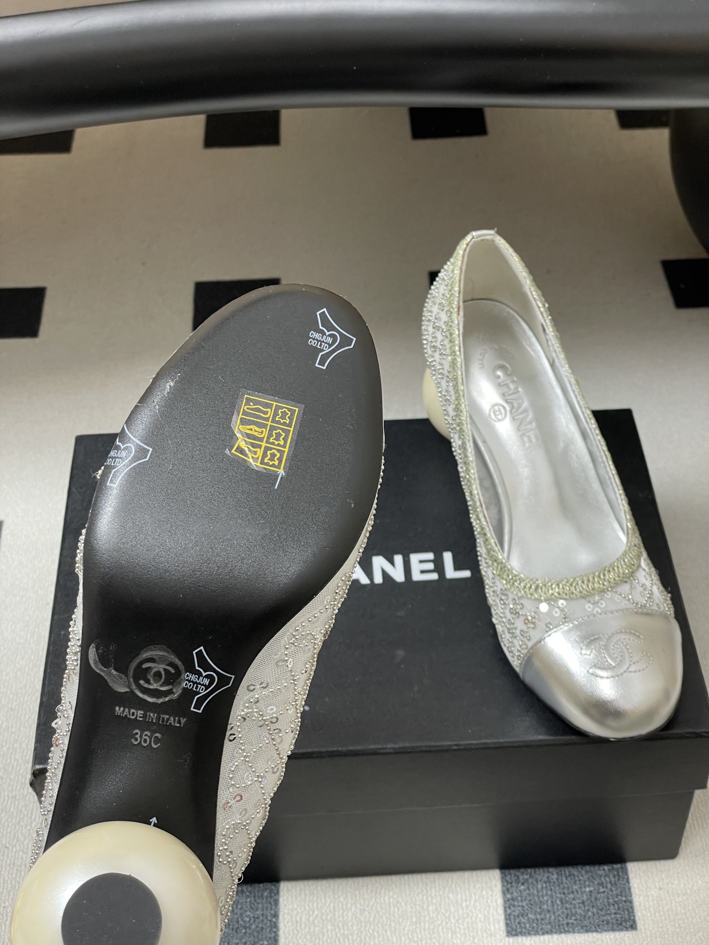 Chanel 春夏新款Chanel 26B 串珠亮片编织玛丽珍单鞋网纱镂空巨型双C珍珠跟高跟鞋