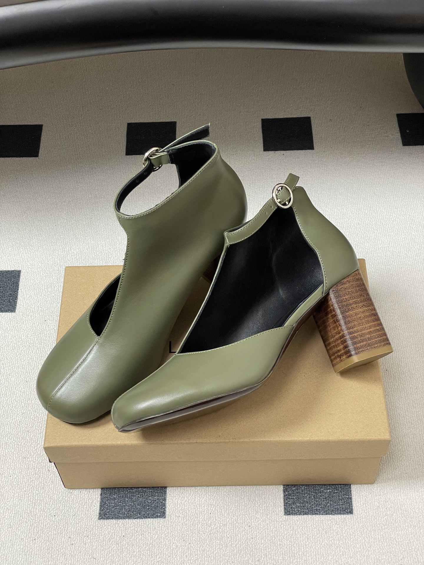 博柏利 Burberry 高定典藏经典高奢皮鞋男鞋女鞋鞋履高跟鞋 #37C92677 4