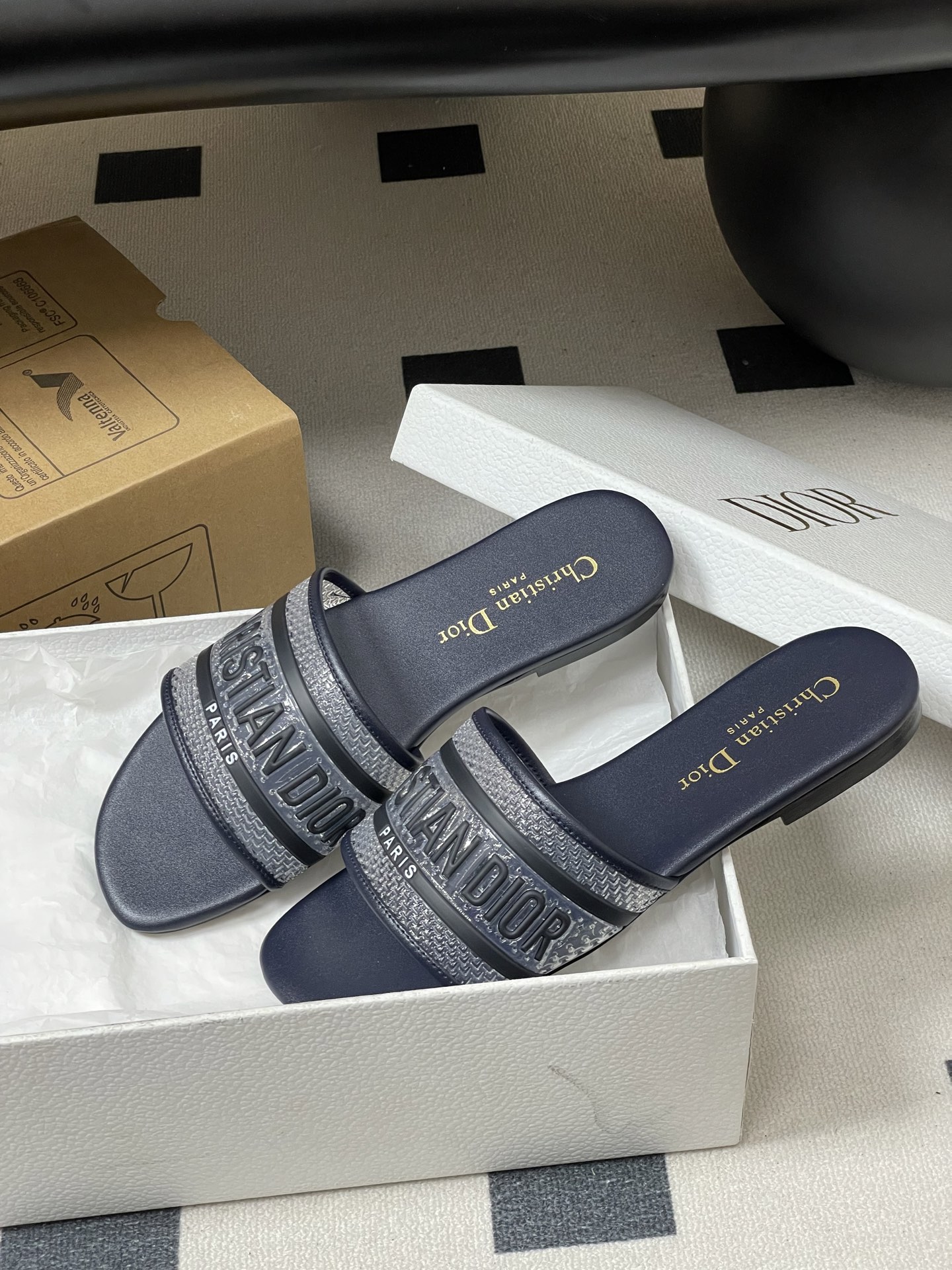 Dior 2026春夏最新款 Dior迪奥 D-DWAY 字母一字拖鞋 滴胶平底凉拖鞋