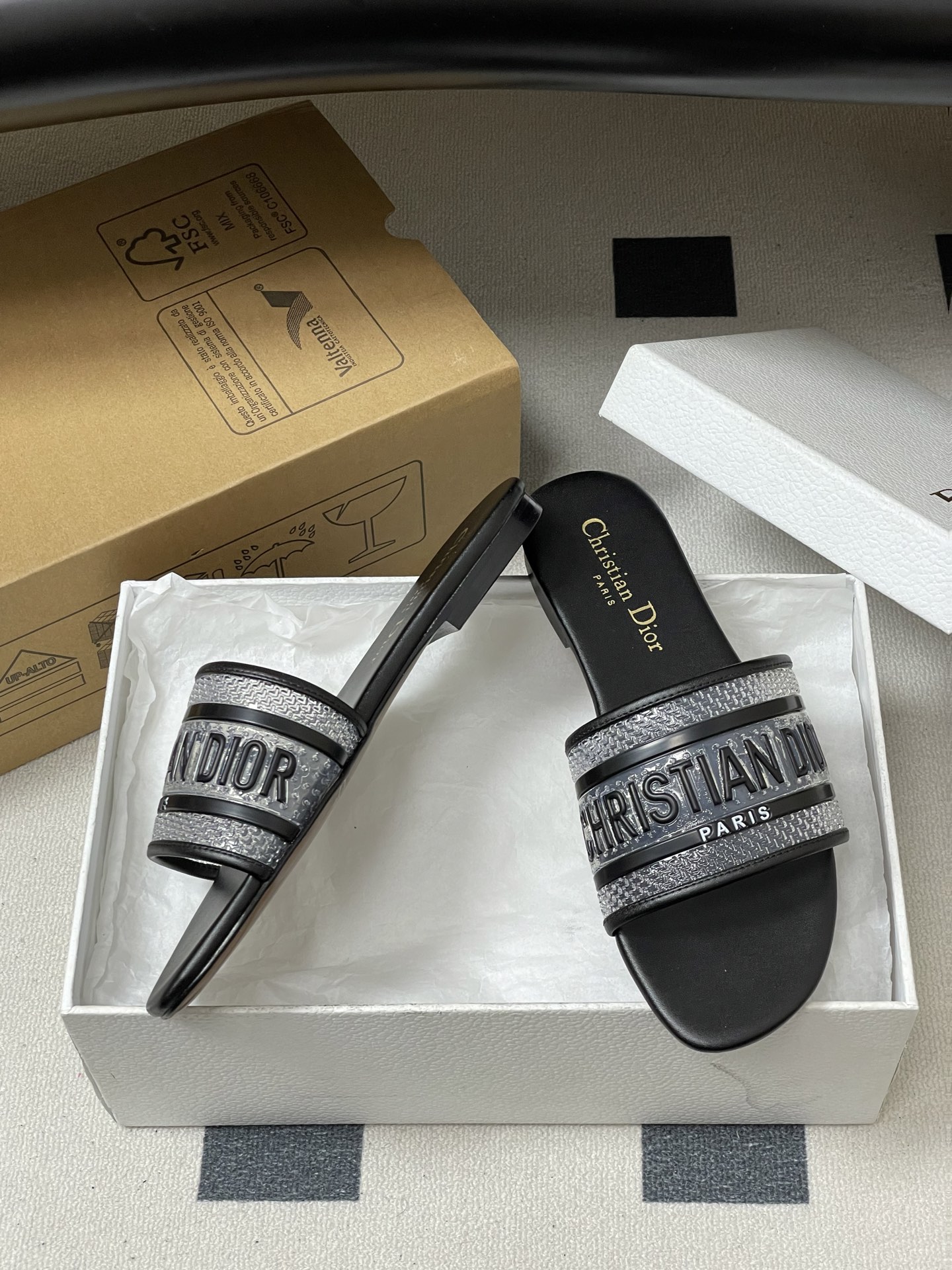 Dior 2026春夏最新款 Dior迪奥 D-DWAY 字母一字拖鞋 滴胶平底凉拖鞋
