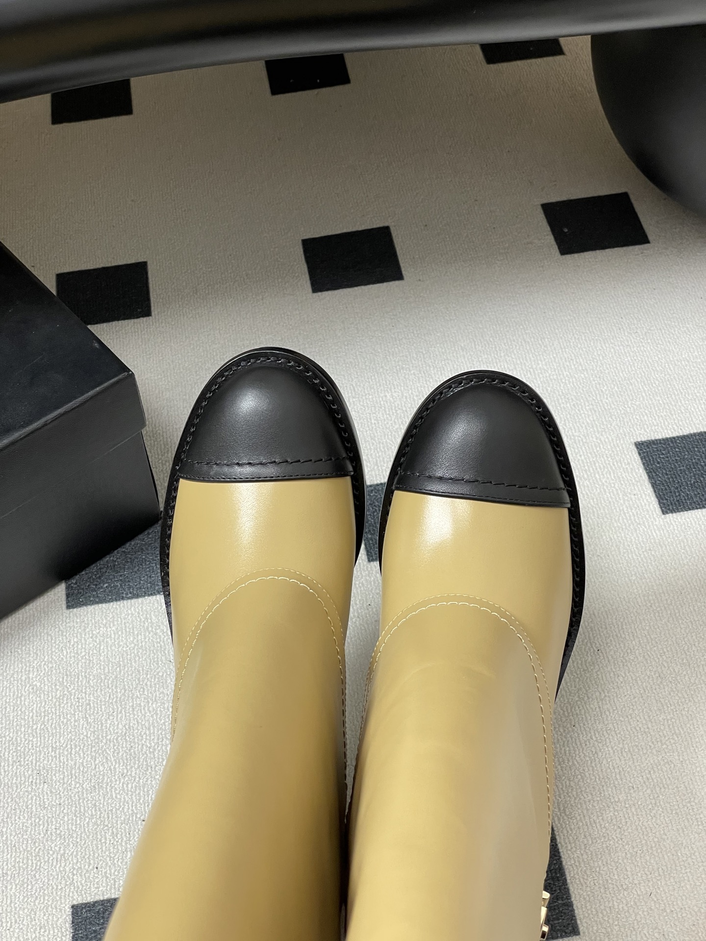 Chanel 秋冬新款Chanel 25A小香 双C纽扣翻口靴系列短靴/长靴 走秀款圆头粗跟裤筒靴长靴骑士靴直筒靴