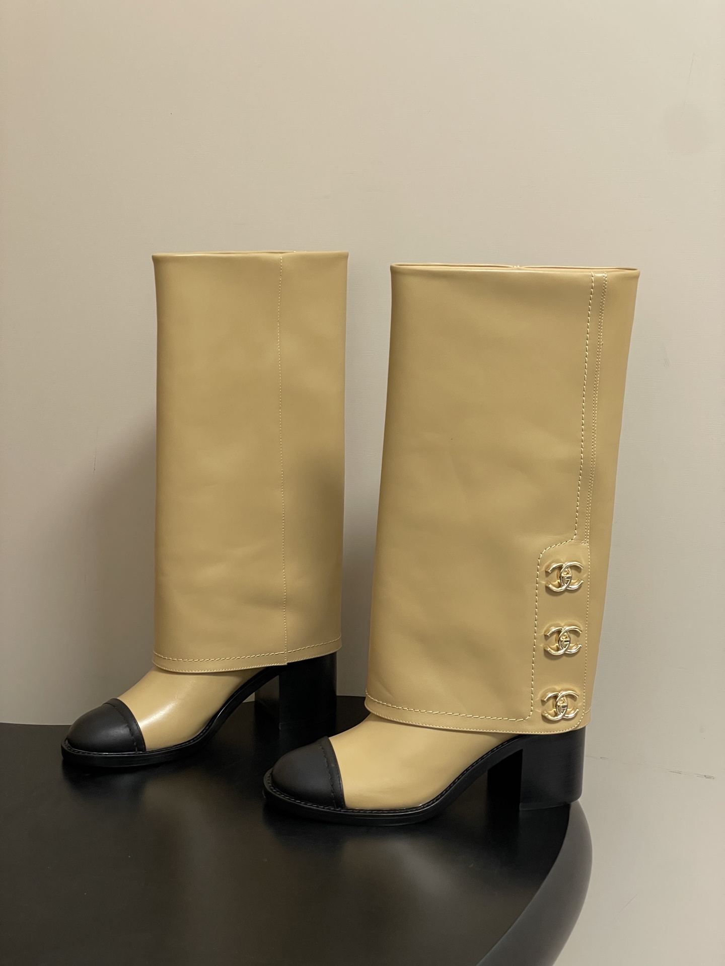 Chanel 秋冬新款Chanel 25A小香 双C纽扣翻口靴系列短靴/长靴 走秀款圆头粗跟裤筒靴长靴骑士靴直筒靴