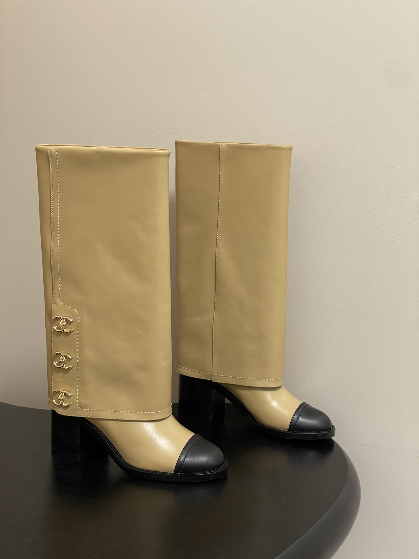 Chanel 秋冬新款Chanel 25A小香 双C纽扣翻口靴系列短靴/长靴 走秀款圆头粗跟裤筒靴长靴骑士靴直筒靴