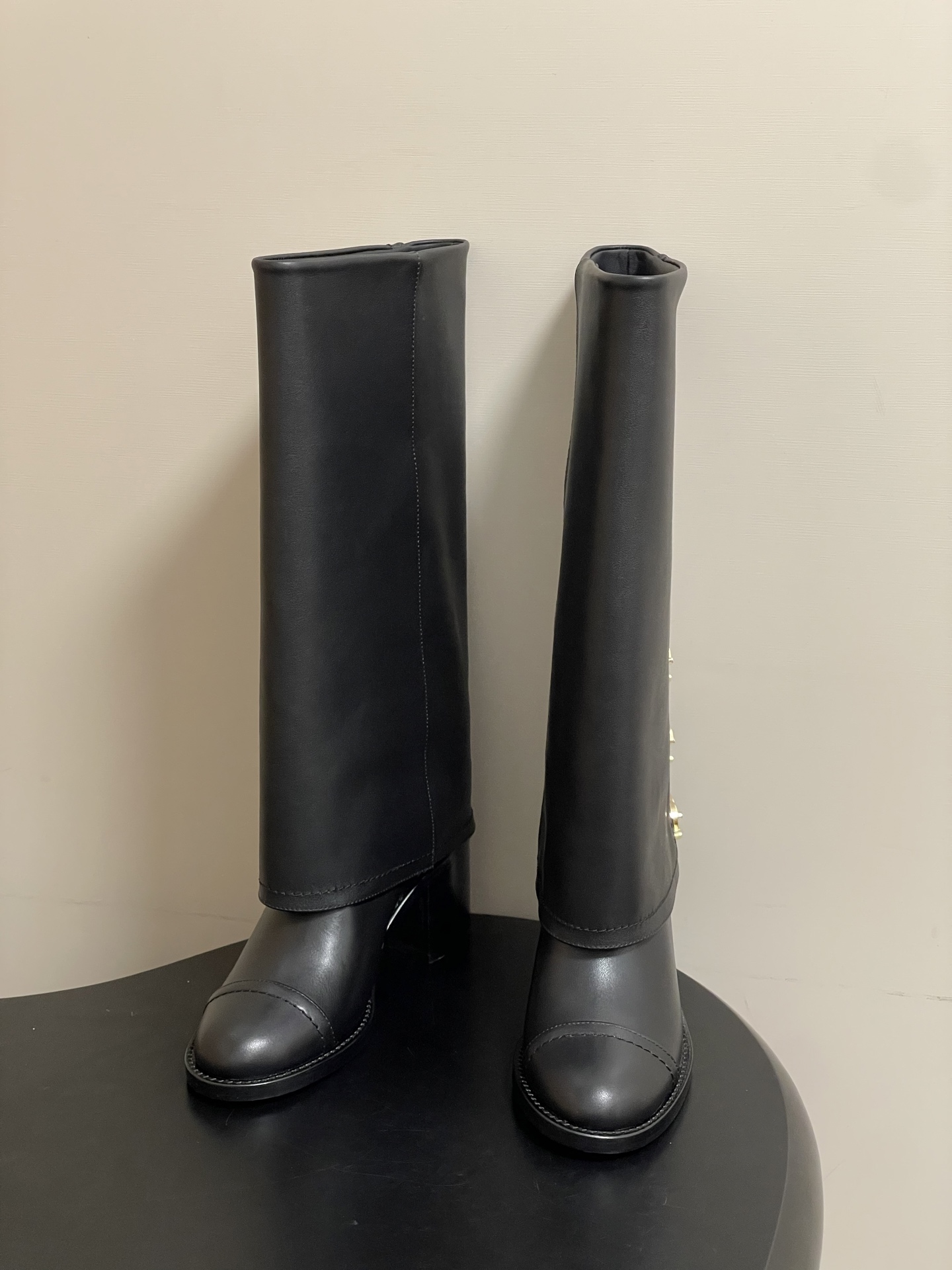 Chanel 秋冬新款Chanel 25A小香 双C纽扣翻口靴系列短靴/长靴 走秀款圆头粗跟裤筒靴长靴骑士靴直筒靴