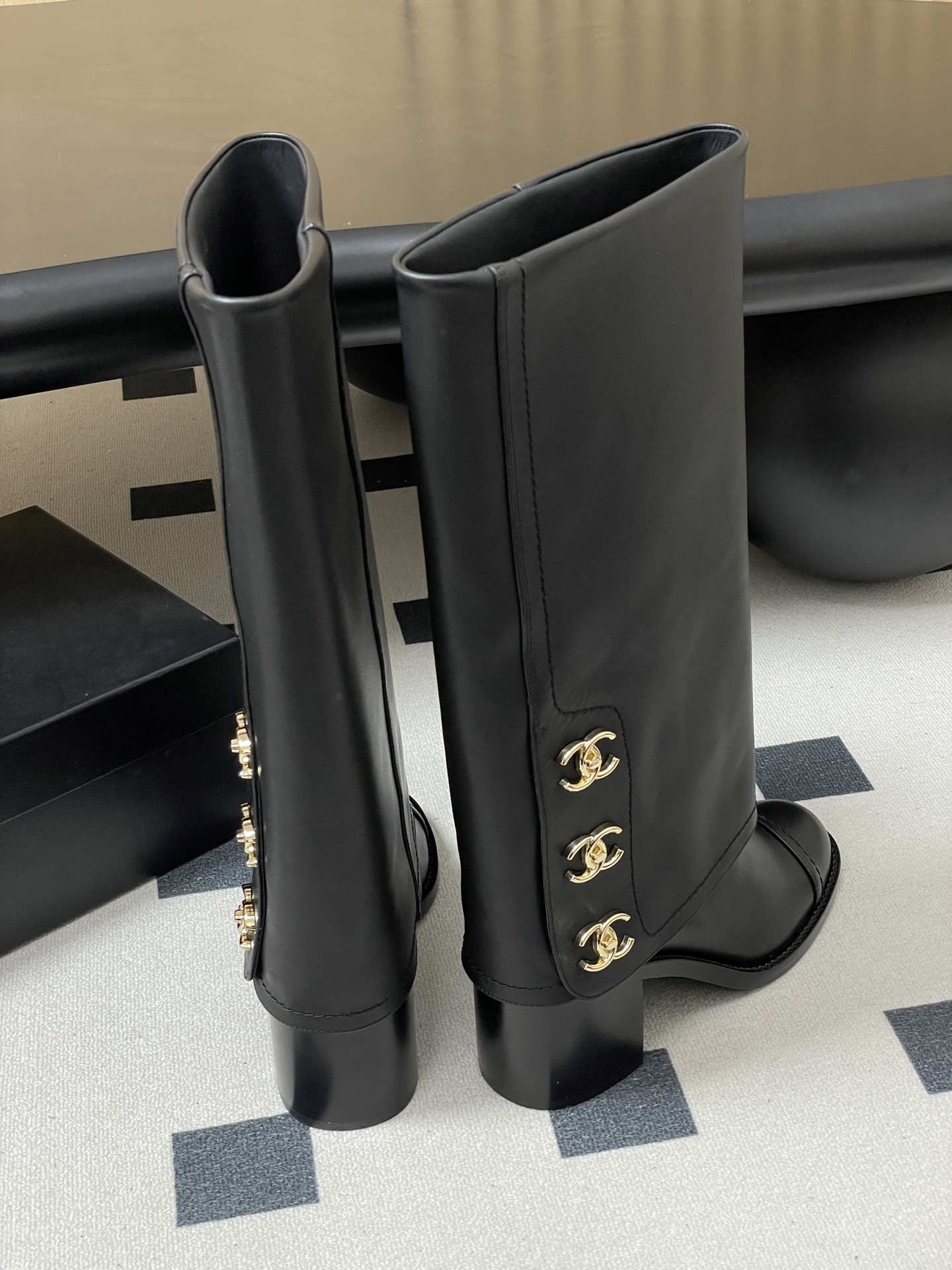Chanel 秋冬新款Chanel 25A小香 双C纽扣翻口靴系列短靴/长靴 走秀款圆头粗跟裤筒靴长靴骑士靴直筒靴