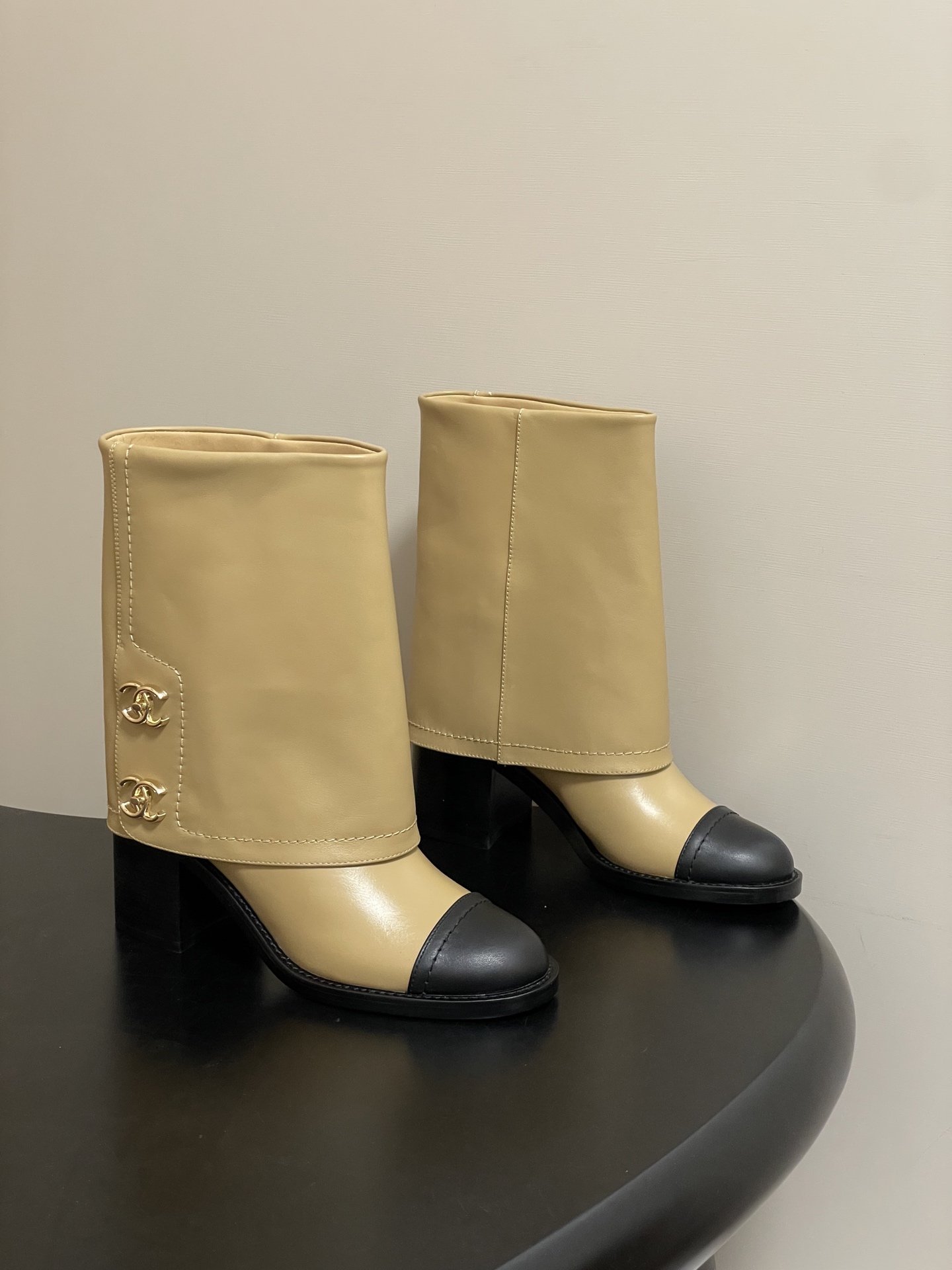 Chanel 秋冬新款Chanel 25A小香 双C纽扣翻口靴系列短靴/长靴 走秀款圆头粗跟裤筒靴长靴骑士靴直筒靴