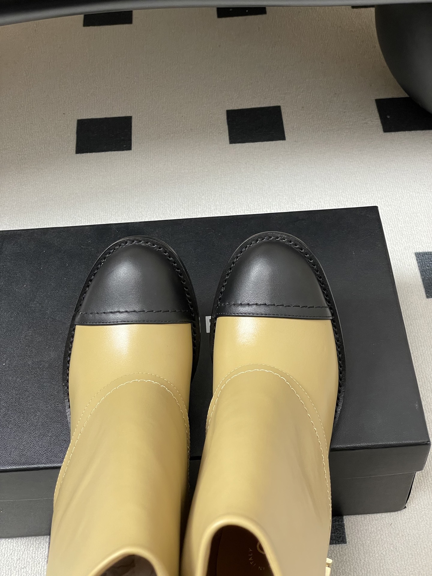 Chanel 秋冬新款Chanel 25A小香 双C纽扣翻口靴系列短靴/长靴 走秀款圆头粗跟裤筒靴长靴骑士靴直筒靴