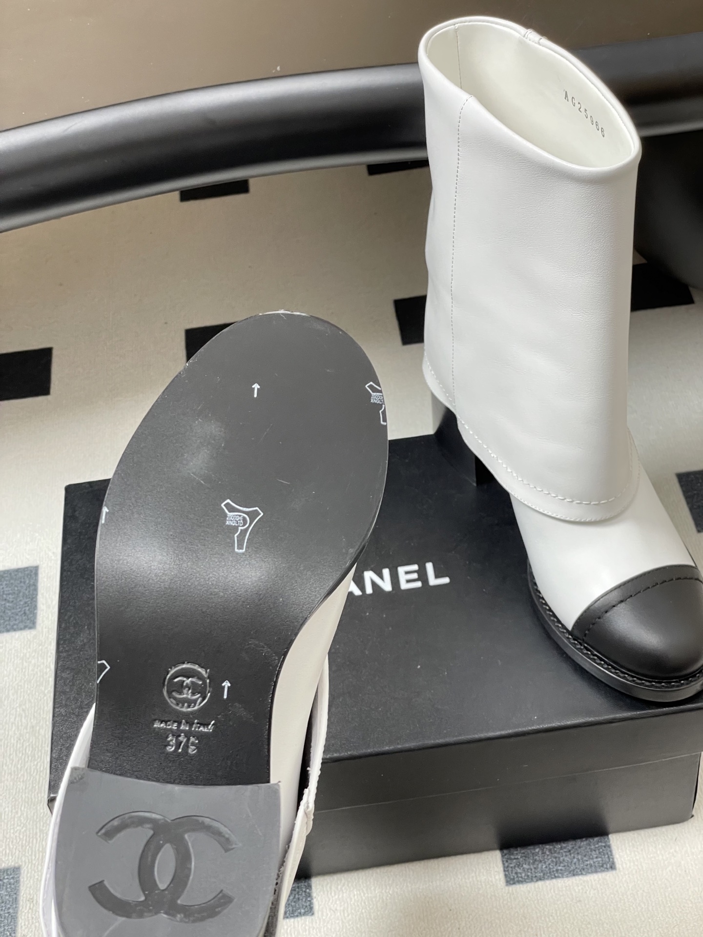 Chanel 秋冬新款Chanel 25A小香 双C纽扣翻口靴系列短靴/长靴 走秀款圆头粗跟裤筒靴长靴骑士靴直筒靴