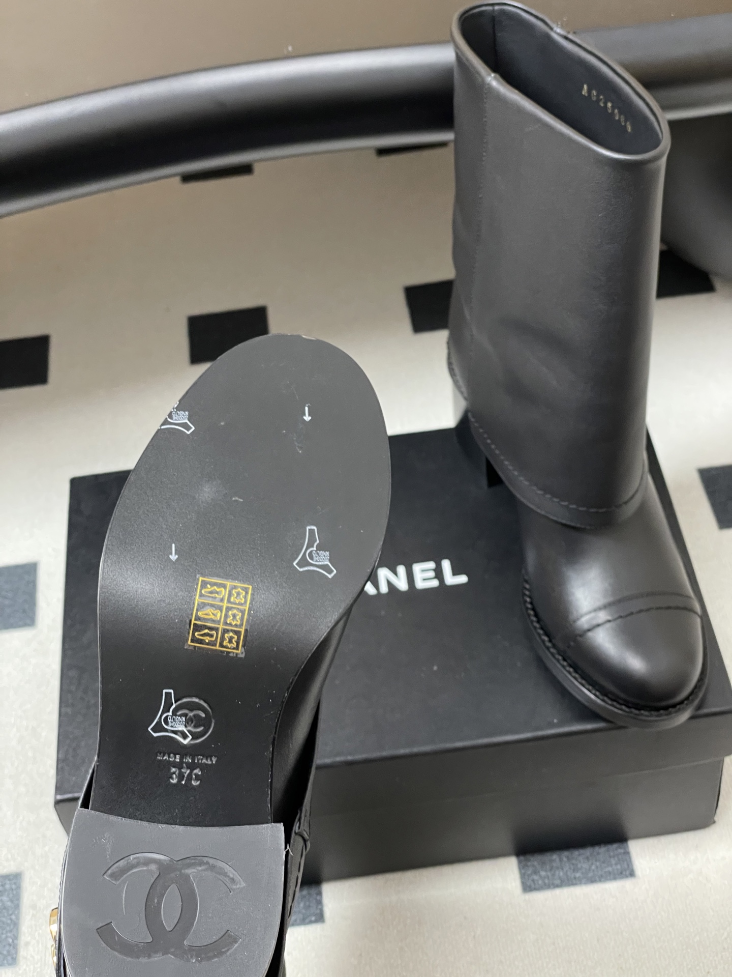 Chanel 秋冬新款Chanel 25A小香 双C纽扣翻口靴系列短靴/长靴 走秀款圆头粗跟裤筒靴长靴骑士靴直筒靴