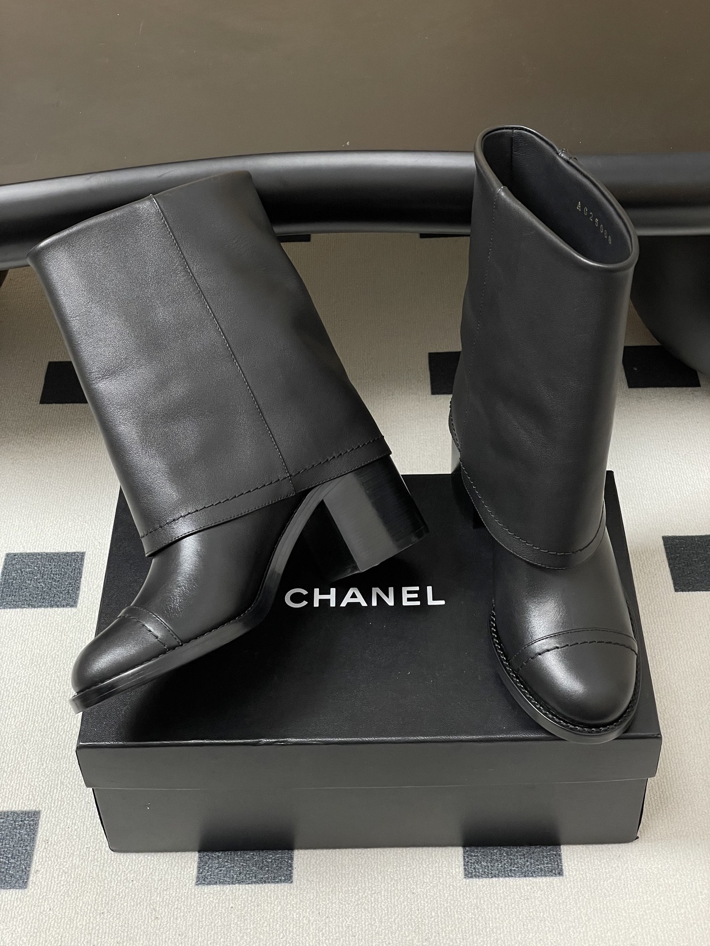 Chanel 秋冬新款Chanel 25A小香 双C纽扣翻口靴系列短靴/长靴 走秀款圆头粗跟裤筒靴长靴骑士靴直筒靴