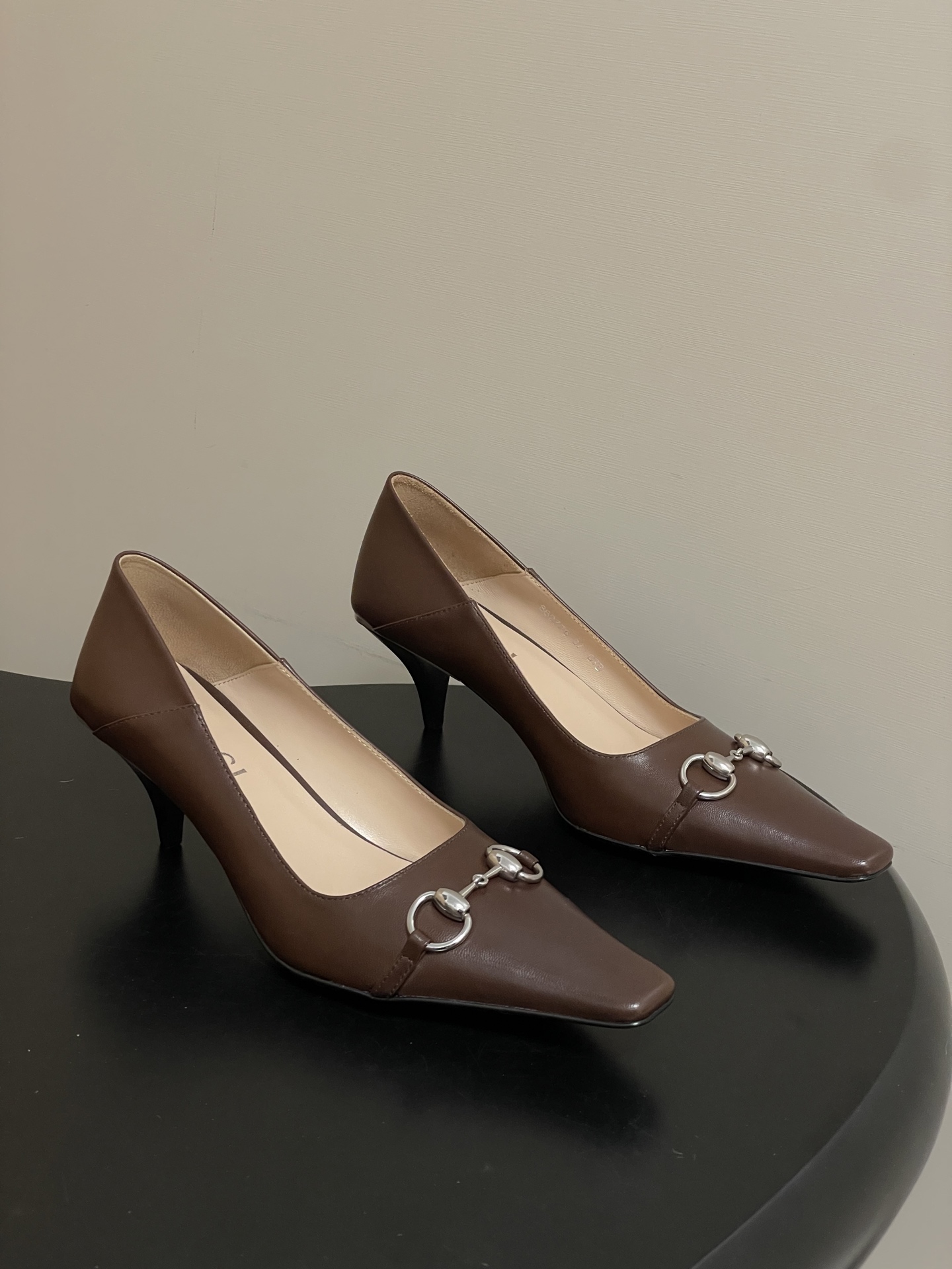 -顶级品质26Ss春夏新款Gucci古驰Vittoria系列女士浅口鞋G家经典马衔扣小方头猫跟单鞋可踩跟