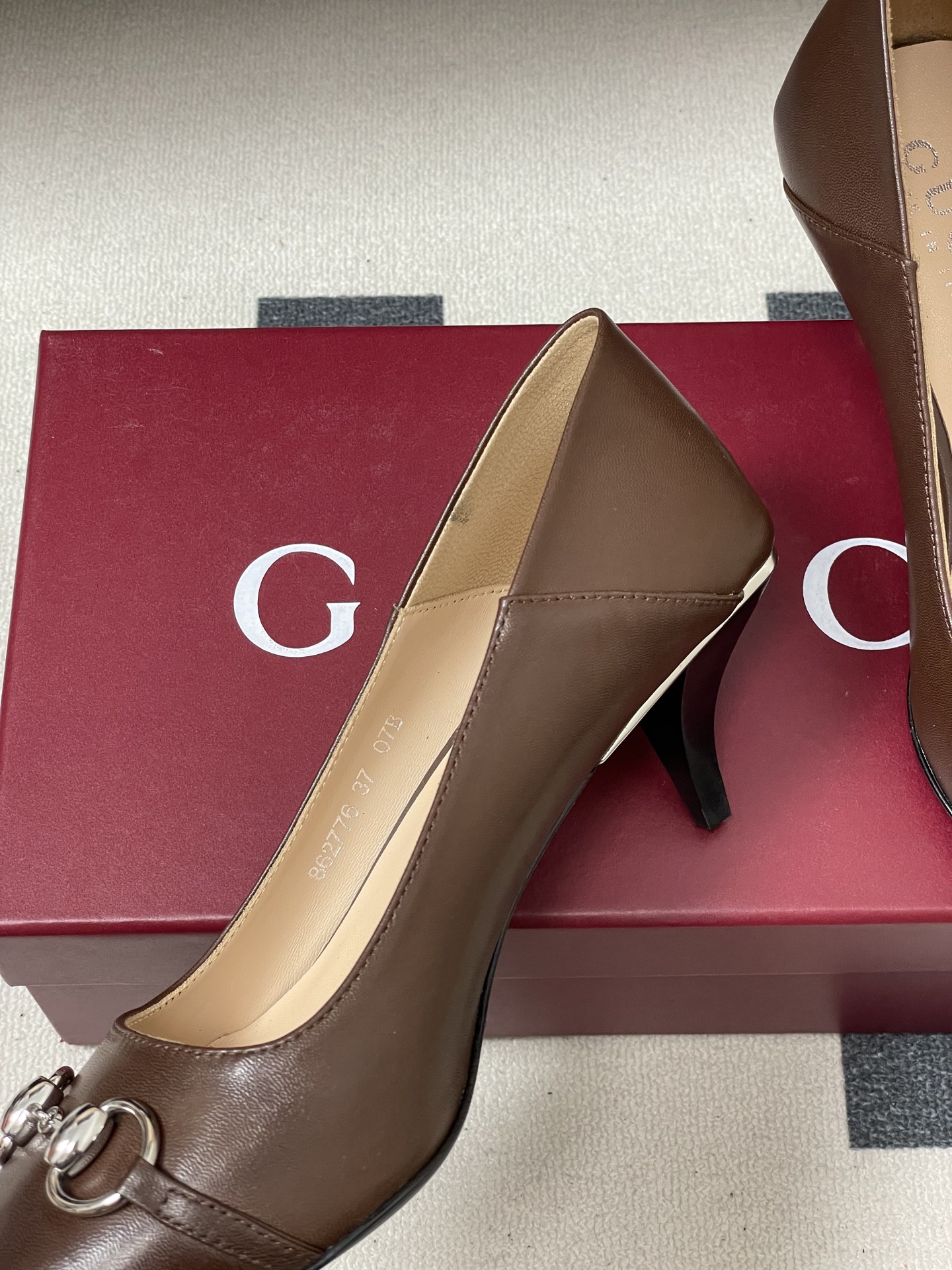 -顶级品质26Ss春夏新款Gucci古驰Vittoria系列女士浅口鞋G家经典马衔扣小方头猫跟单鞋可踩跟