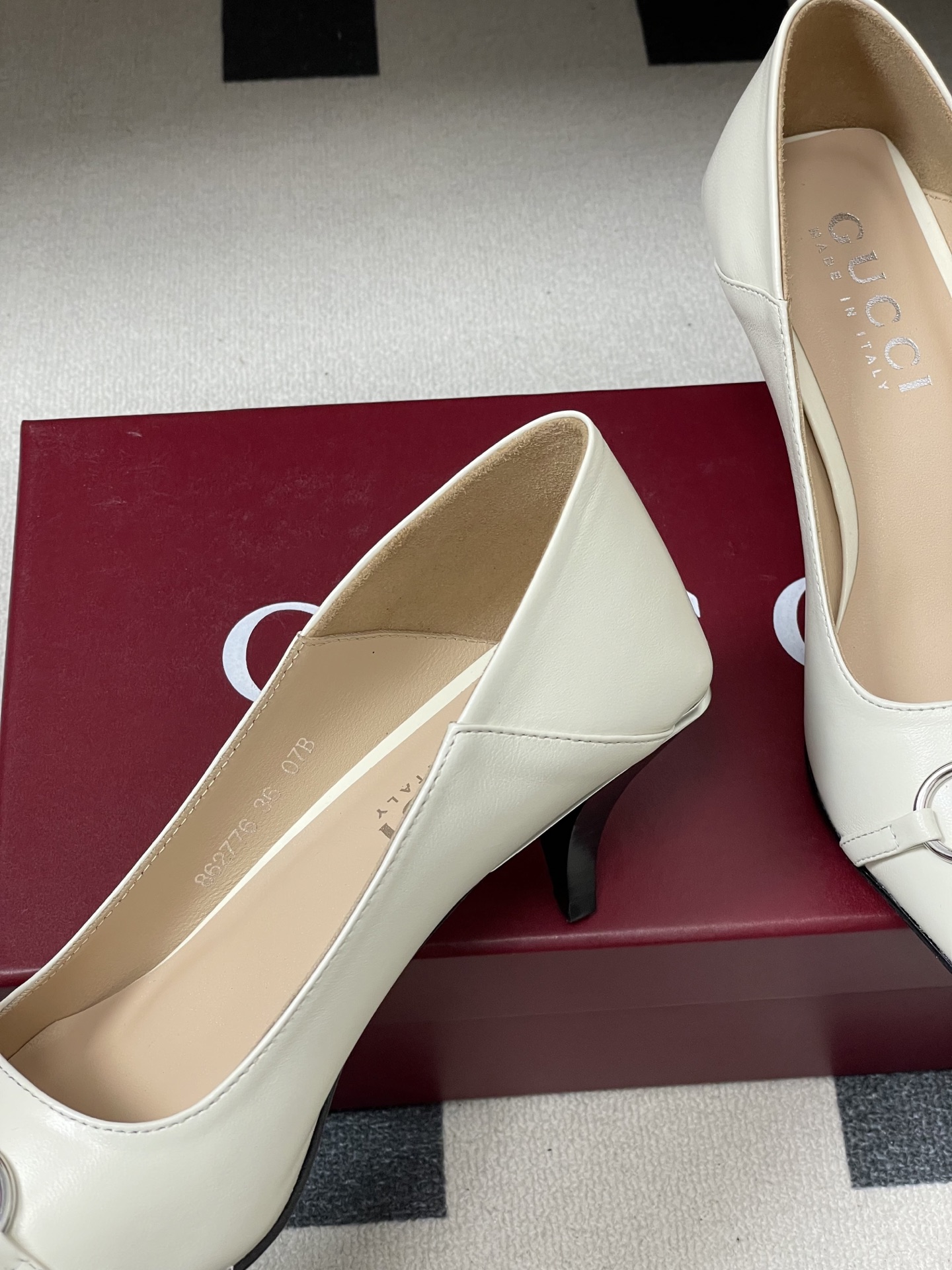 -顶级品质26Ss春夏新款Gucci古驰Vittoria系列女士浅口鞋G家经典马衔扣小方头猫跟单鞋可踩跟