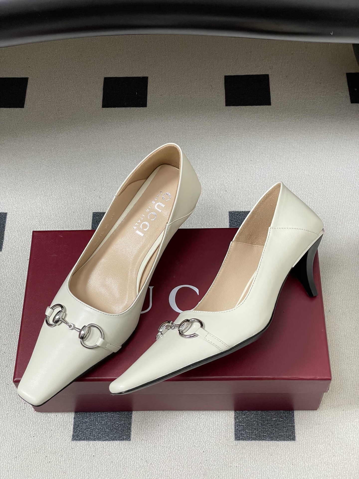 -顶级品质26Ss春夏新款Gucci古驰Vittoria系列女士浅口鞋G家经典马衔扣小方头猫跟单鞋可踩跟