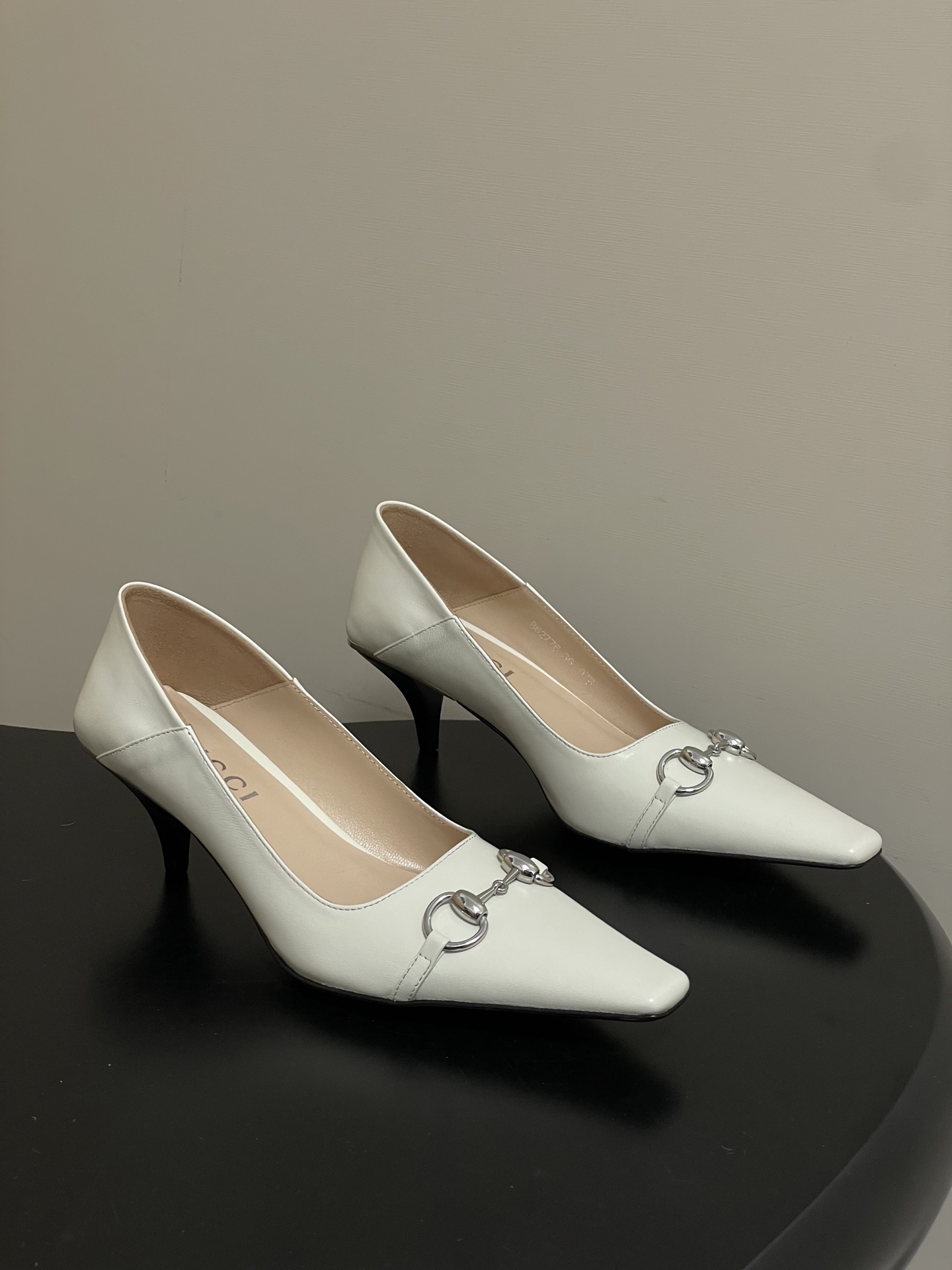 -顶级品质26Ss春夏新款Gucci古驰Vittoria系列女士浅口鞋G家经典马衔扣小方头猫跟单鞋可踩跟