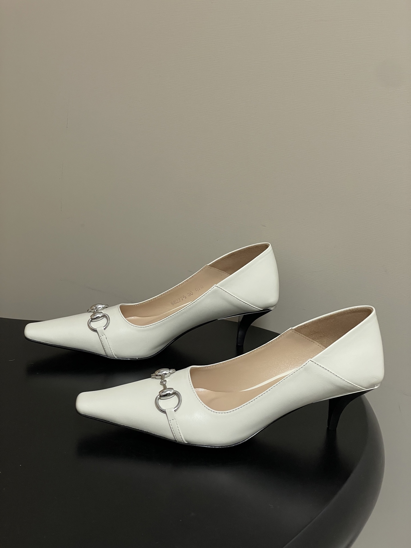 -顶级品质26Ss春夏新款Gucci古驰Vittoria系列女士浅口鞋G家经典马衔扣小方头猫跟单鞋可踩跟