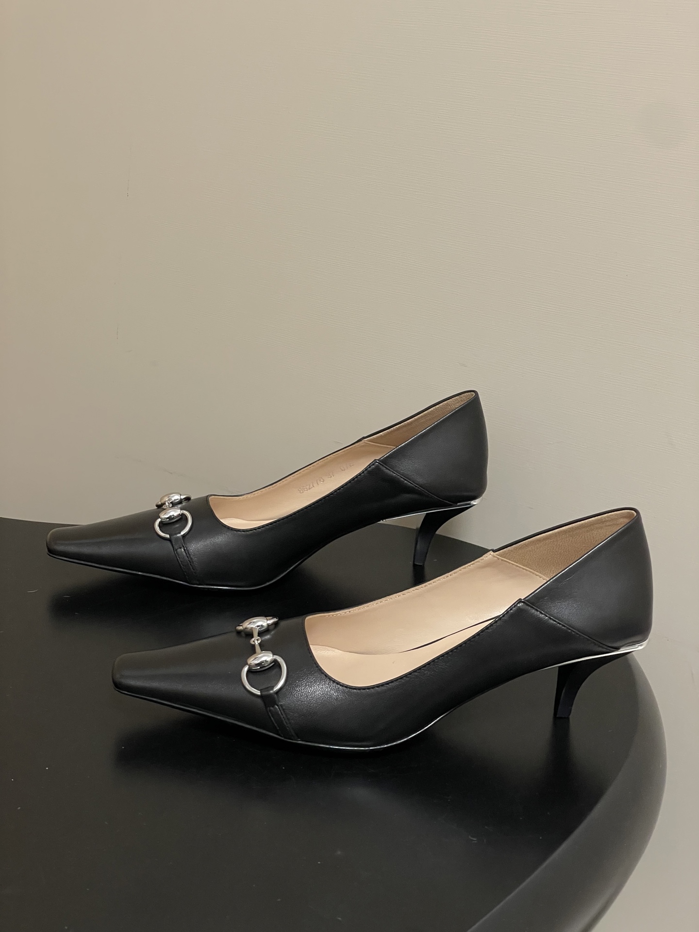 -顶级品质26Ss春夏新款Gucci古驰Vittoria系列女士浅口鞋G家经典马衔扣小方头猫跟单鞋可踩跟