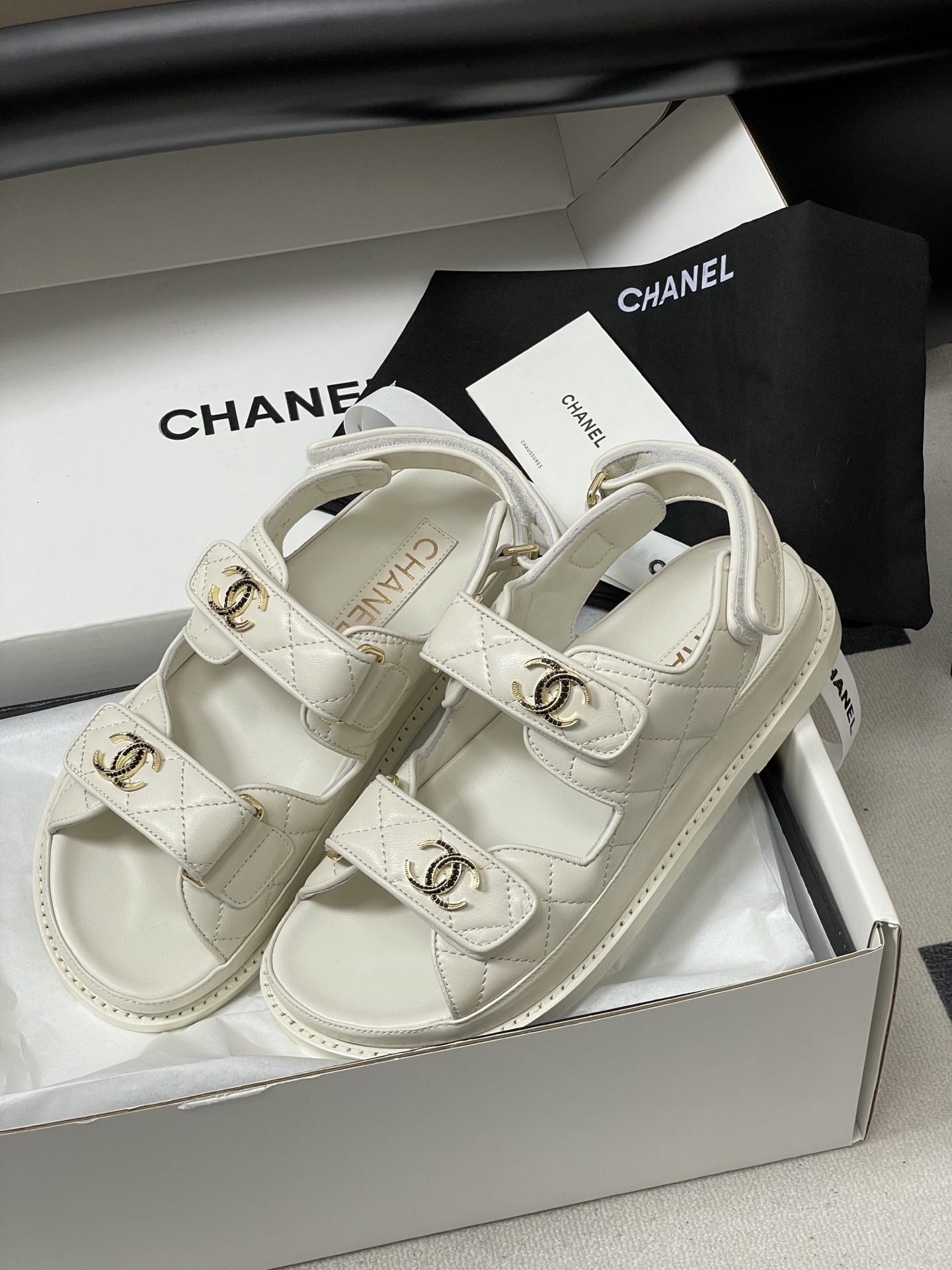 Chanel 款 Chanel小香 26Fw春夏 魔术贴 菱格皮面五金水钻扣沙滩鞋凉拖鞋