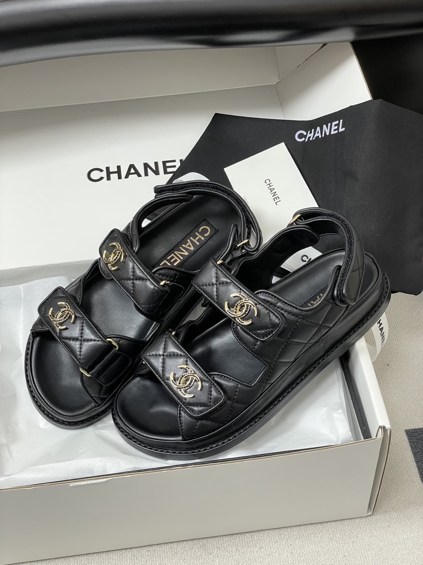 Chanel 款 Chanel小香 26Fw春夏 魔术贴 菱格皮面五金水钻扣沙滩鞋凉拖鞋
