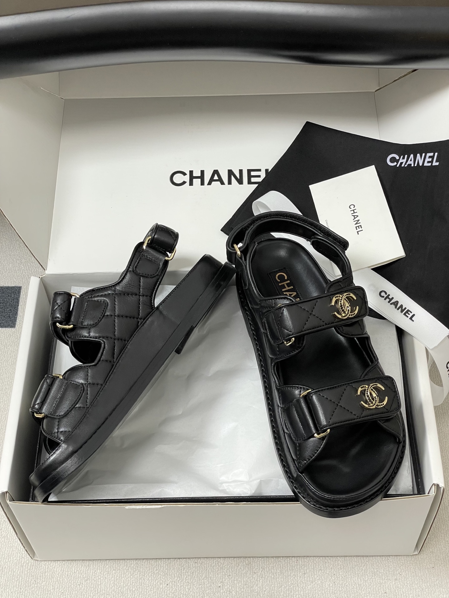 Chanel 款 Chanel小香 26Fw春夏 魔术贴 菱格皮面五金水钻扣沙滩鞋凉拖鞋