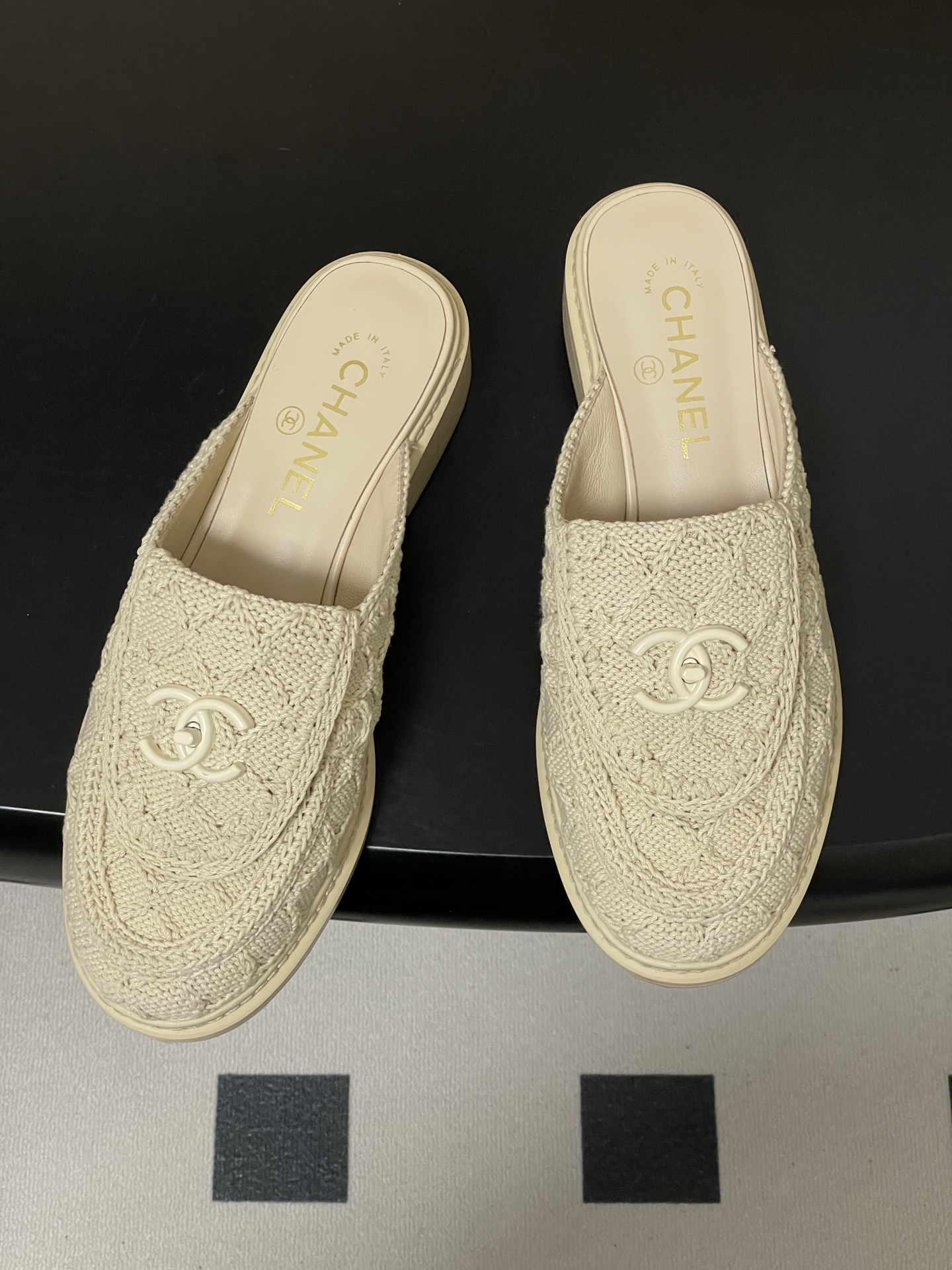 Chanel 26Fw春夏新款Chanel香奈儿度假风小香针织刺绣 双C logo包头半拖凉拖鞋 书包扣翻盖菱格穆勒鞋