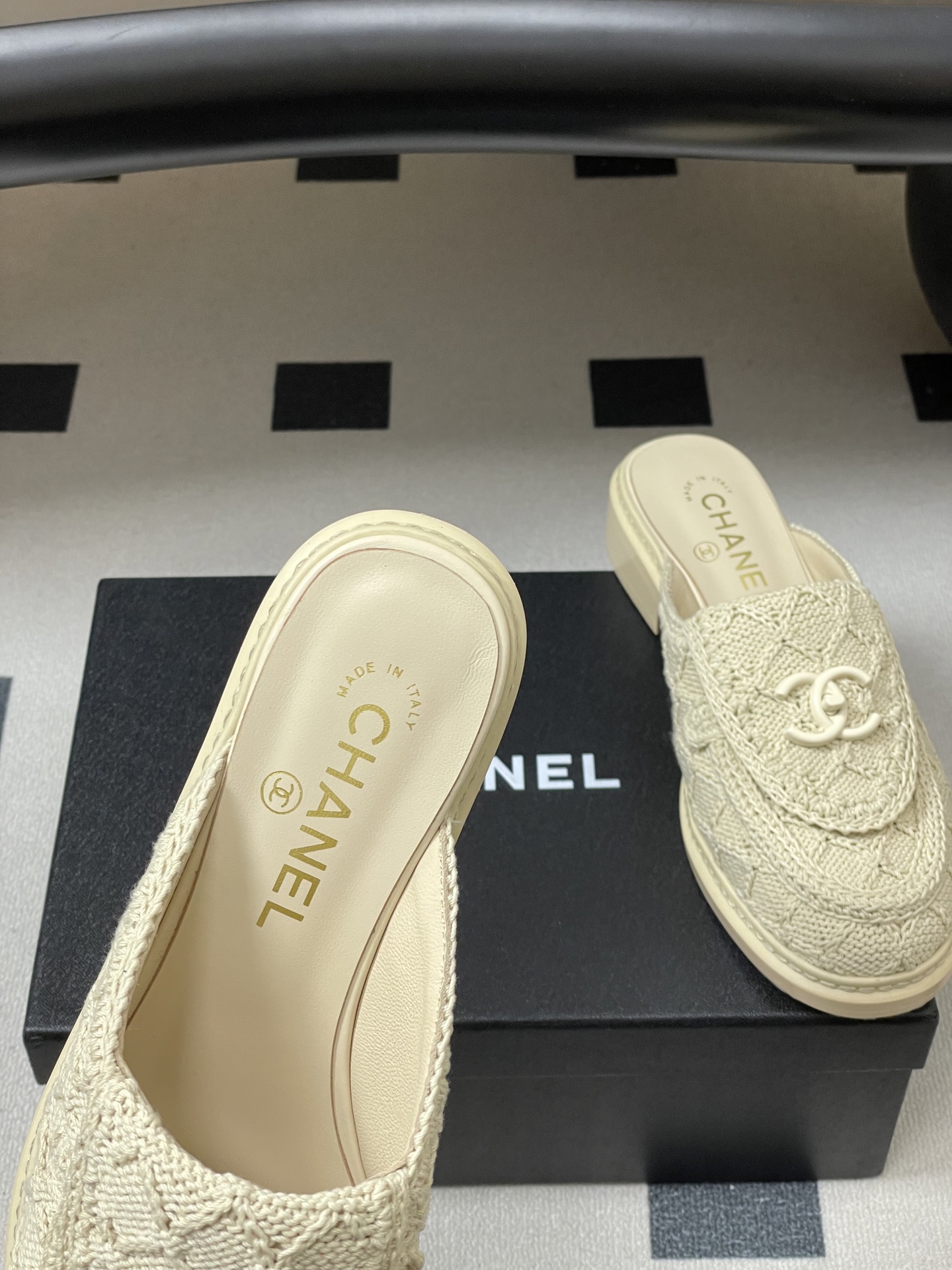 Chanel 26Fw春夏新款Chanel香奈儿度假风小香针织刺绣 双C logo包头半拖凉拖鞋 书包扣翻盖菱格穆勒鞋