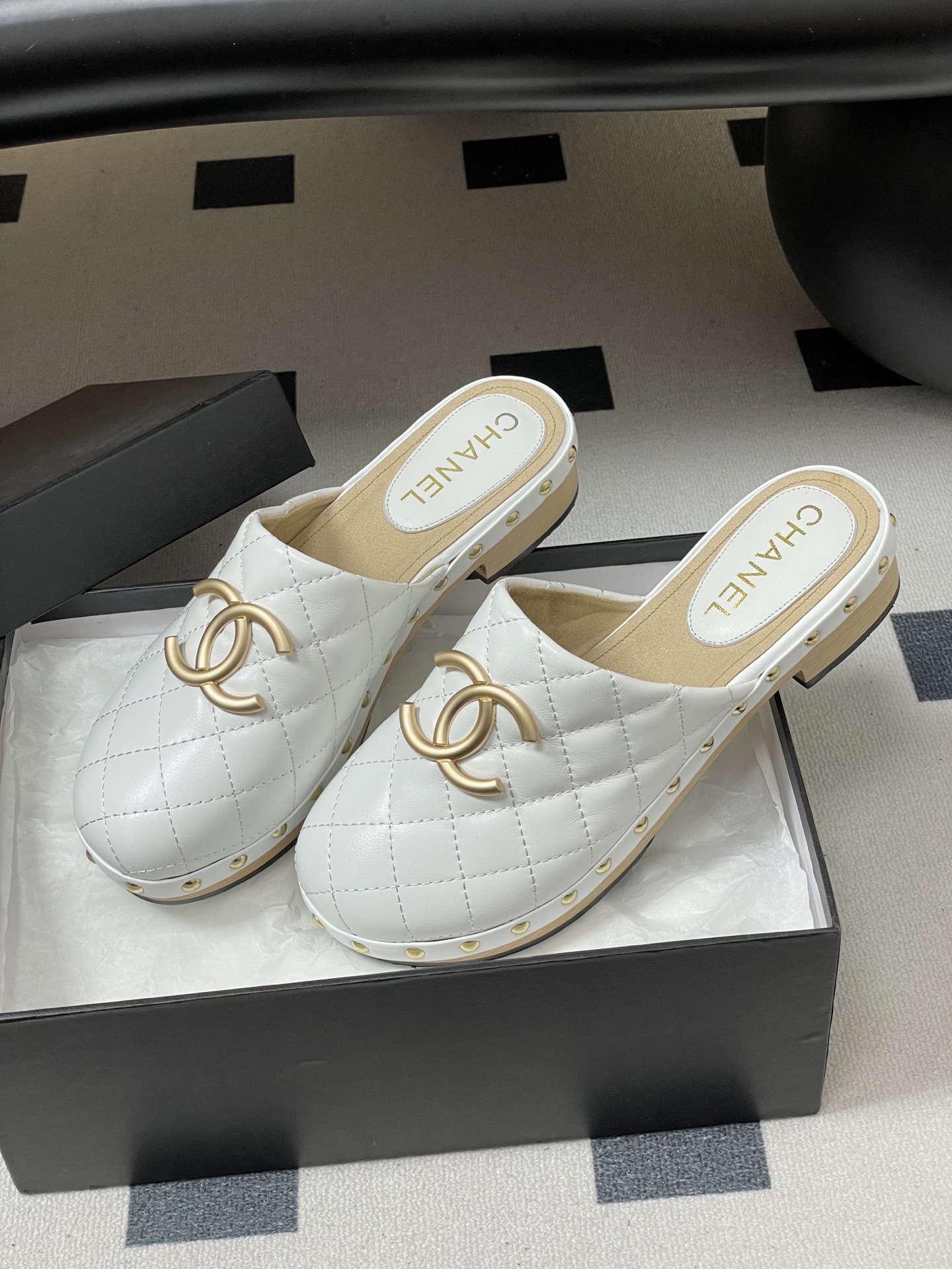 Chanel 春夏新款Chanel 26A小香 菱格双C扣半拖鞋包头厚底实木底穆勒凉拖鞋